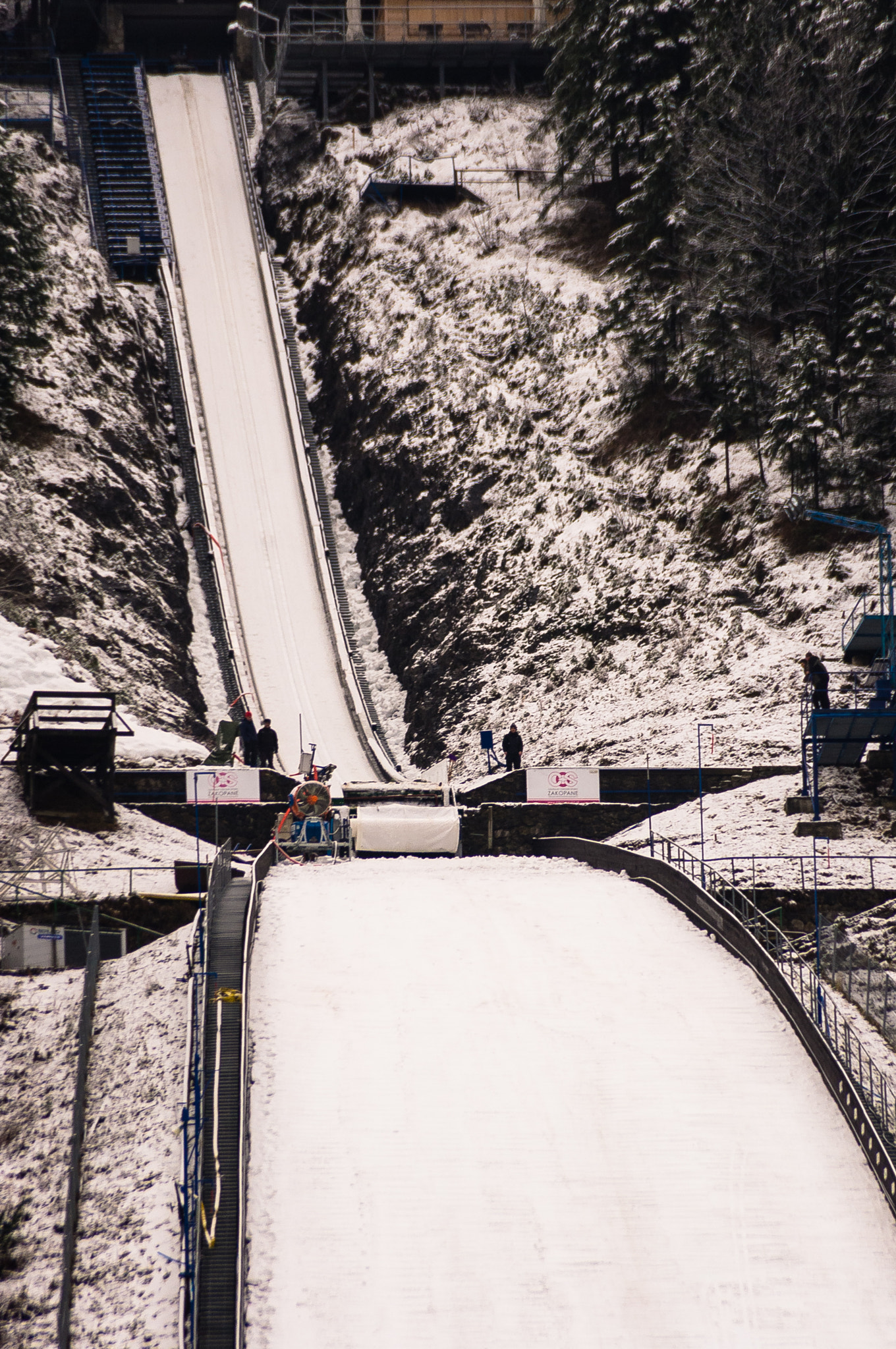 Pentax K-r sample photo. Ski jump photography
