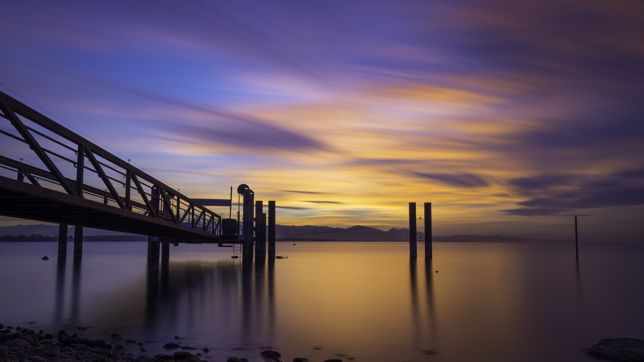 Nikon D7200 + AF-S VR DX 16-80mm f/2.8-4.0E ED sample photo. Sunset at the lake of constance photography