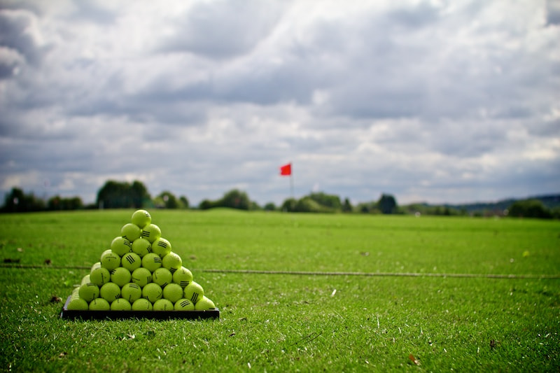 Canon EOS 60D + Sigma 30mm f/1.4 DC HSM sample photo. Leeds golf clubs photography