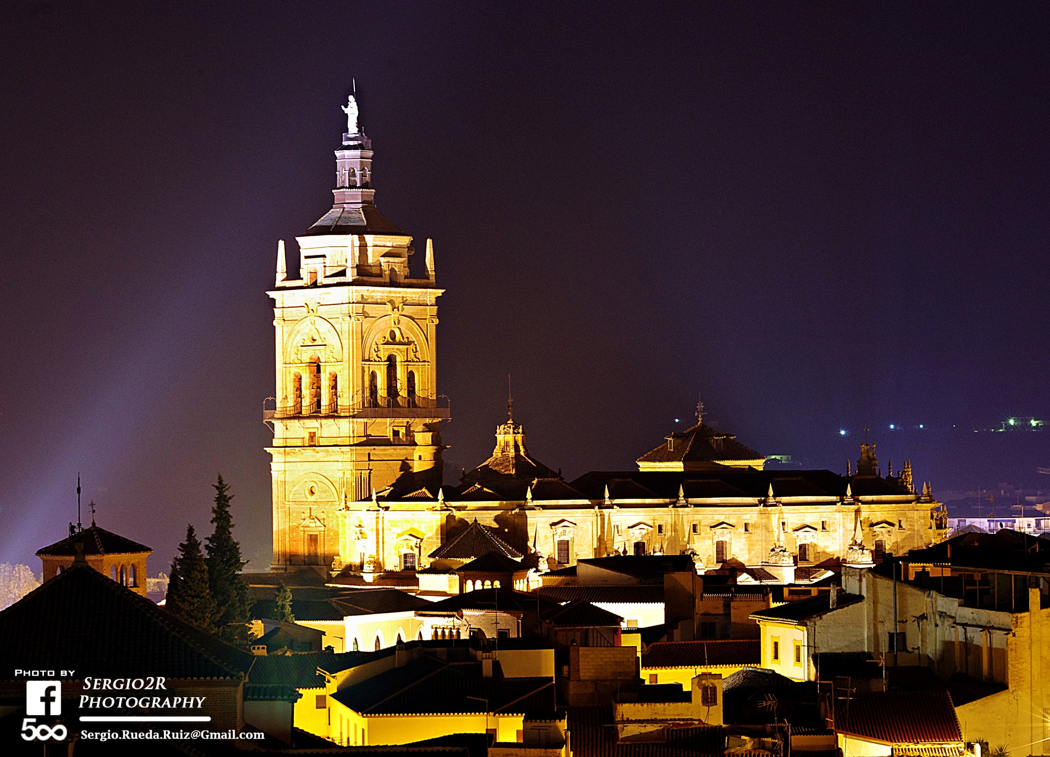 Pentax K-r + Sigma 70-300mm F4-5.6 Macro sample photo. Catedral de gaudix photography