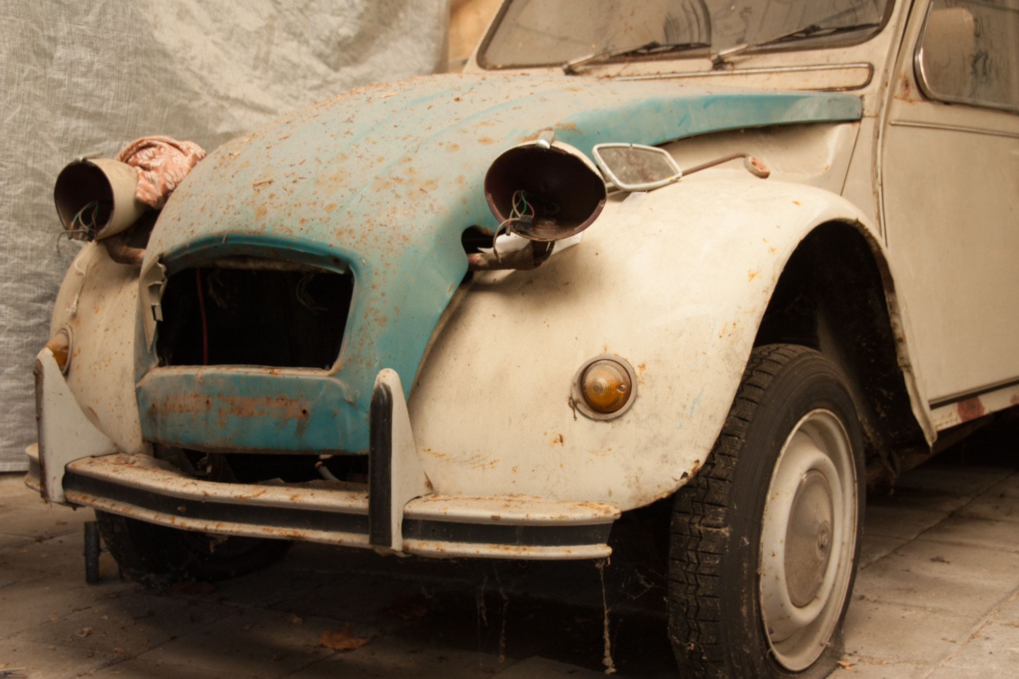 Sigma 18-250mm F3.5-6.3 DC OS HSM sample photo. An old and dirty 2cv photography