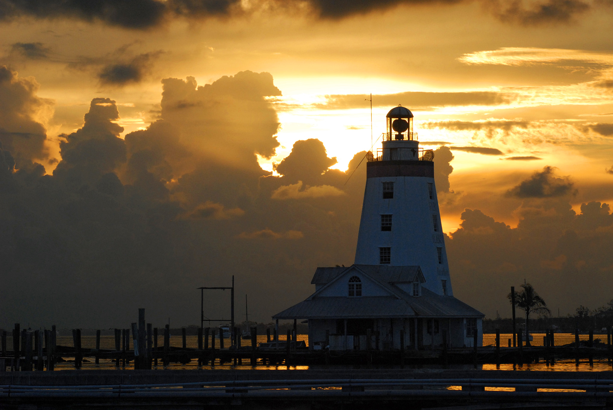 Nikon AF-Nikkor 80-200mm F2.8D ED sample photo. Marathon florida lighthouse photography