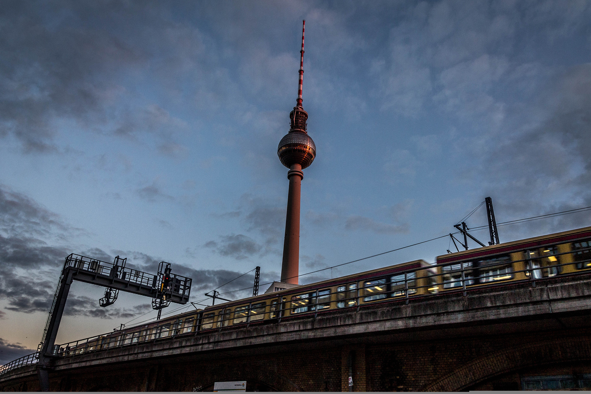 Sigma 17-70mm F2.8-4 DC Macro OS HSM sample photo. Berlin hackescher markt photography