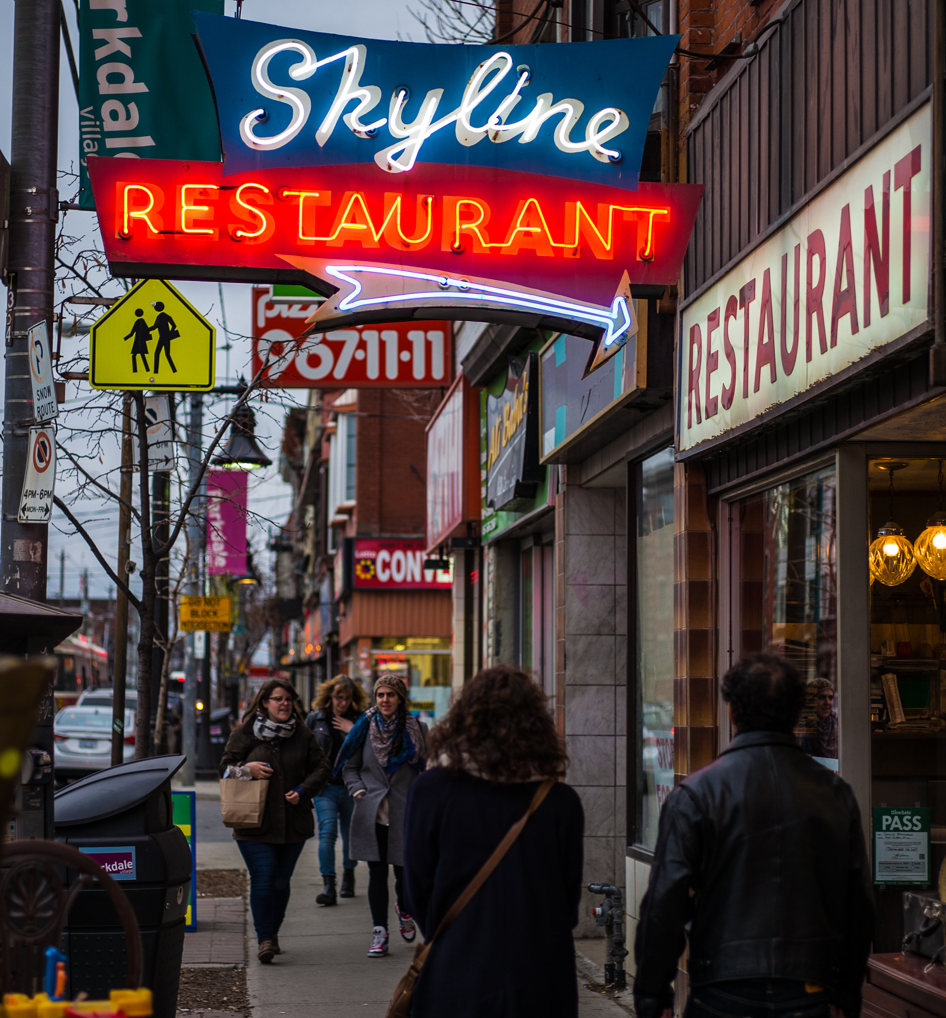Summilux-M 1:1.4/75 sample photo. Neon photography