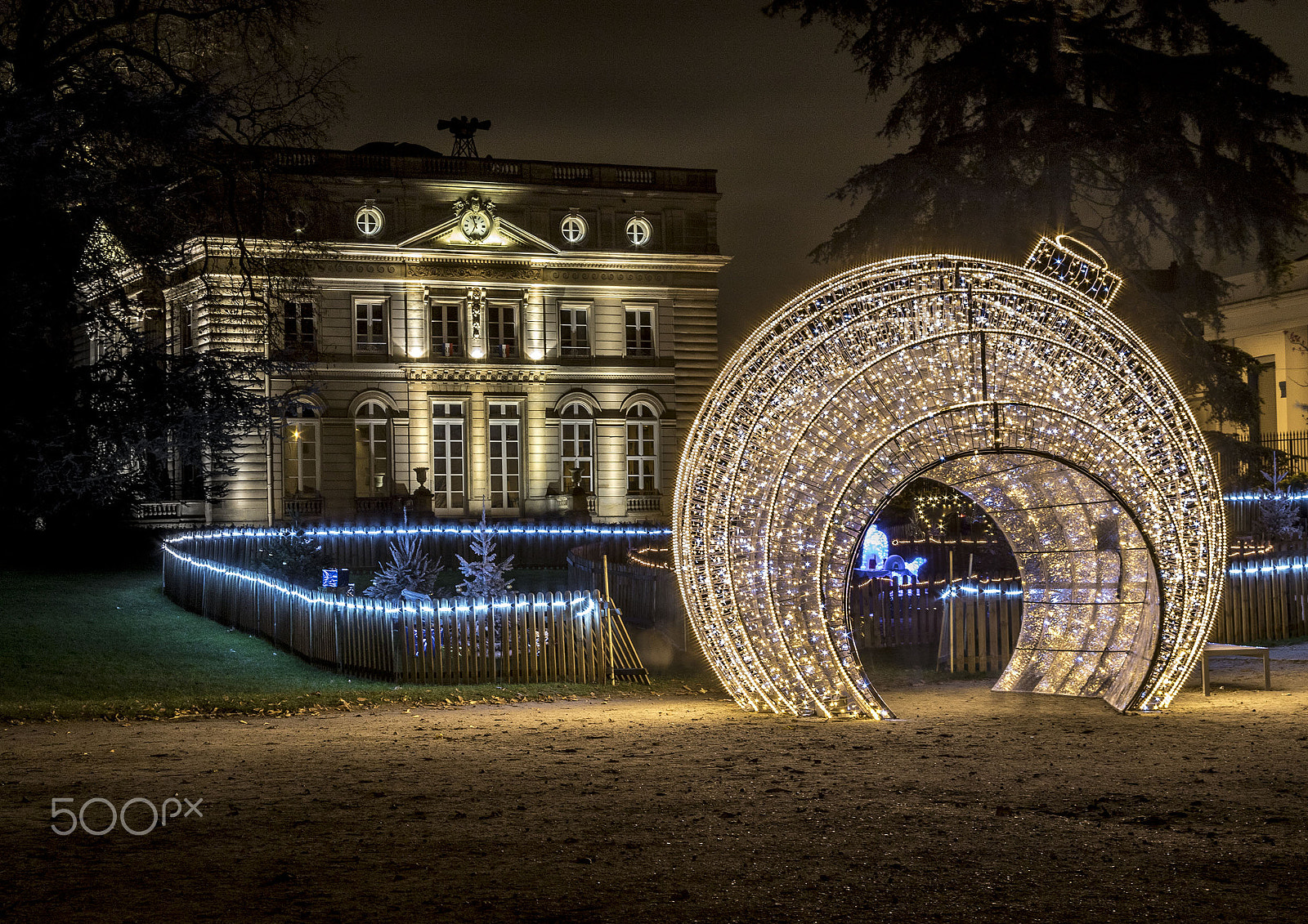 Canon EF 28-135mm F3.5-5.6 IS USM sample photo. Illumination noel photography