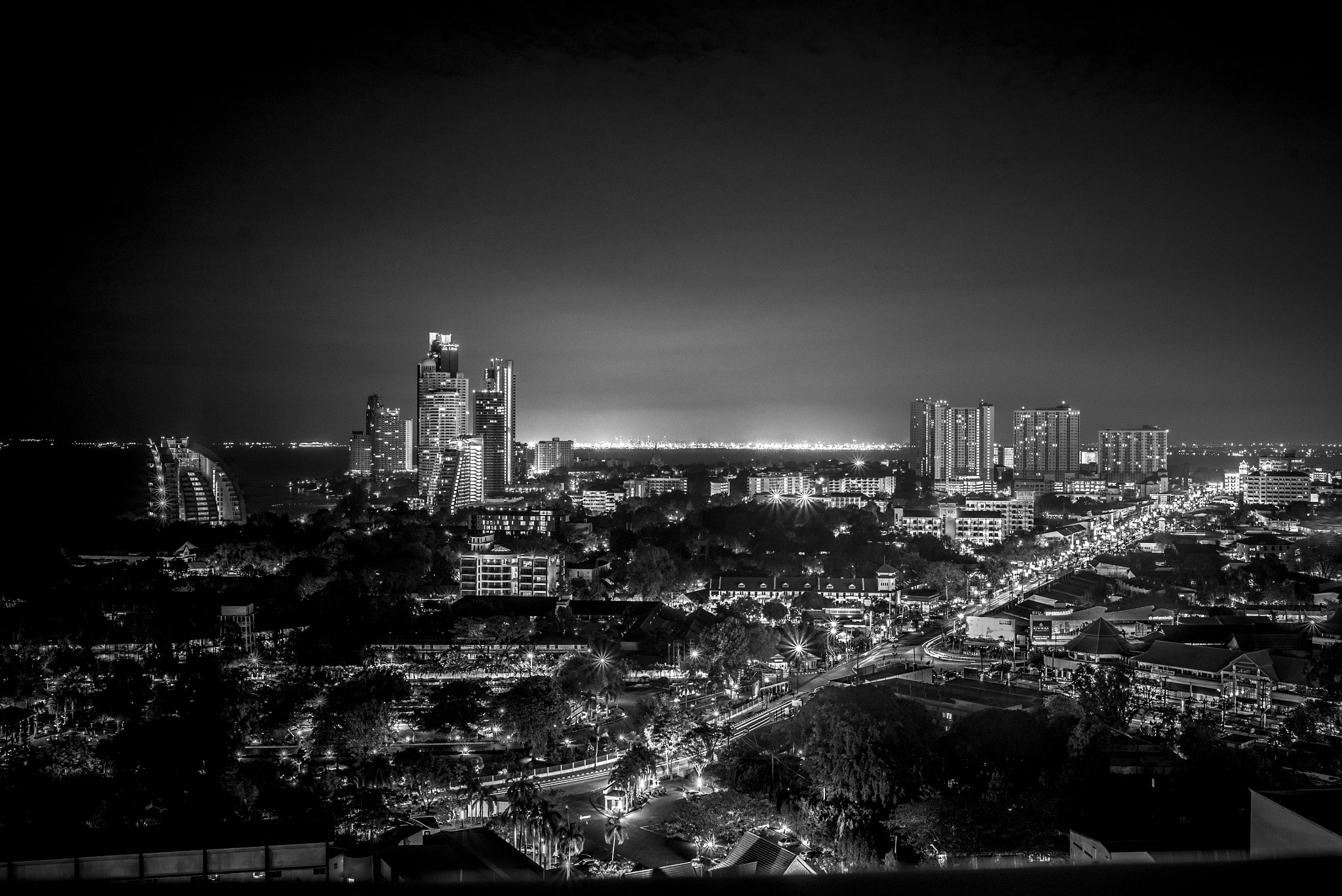 Nikon D610 + AF-S Nikkor 35mm f/1.8G sample photo. Pattaya,thaïlande photography