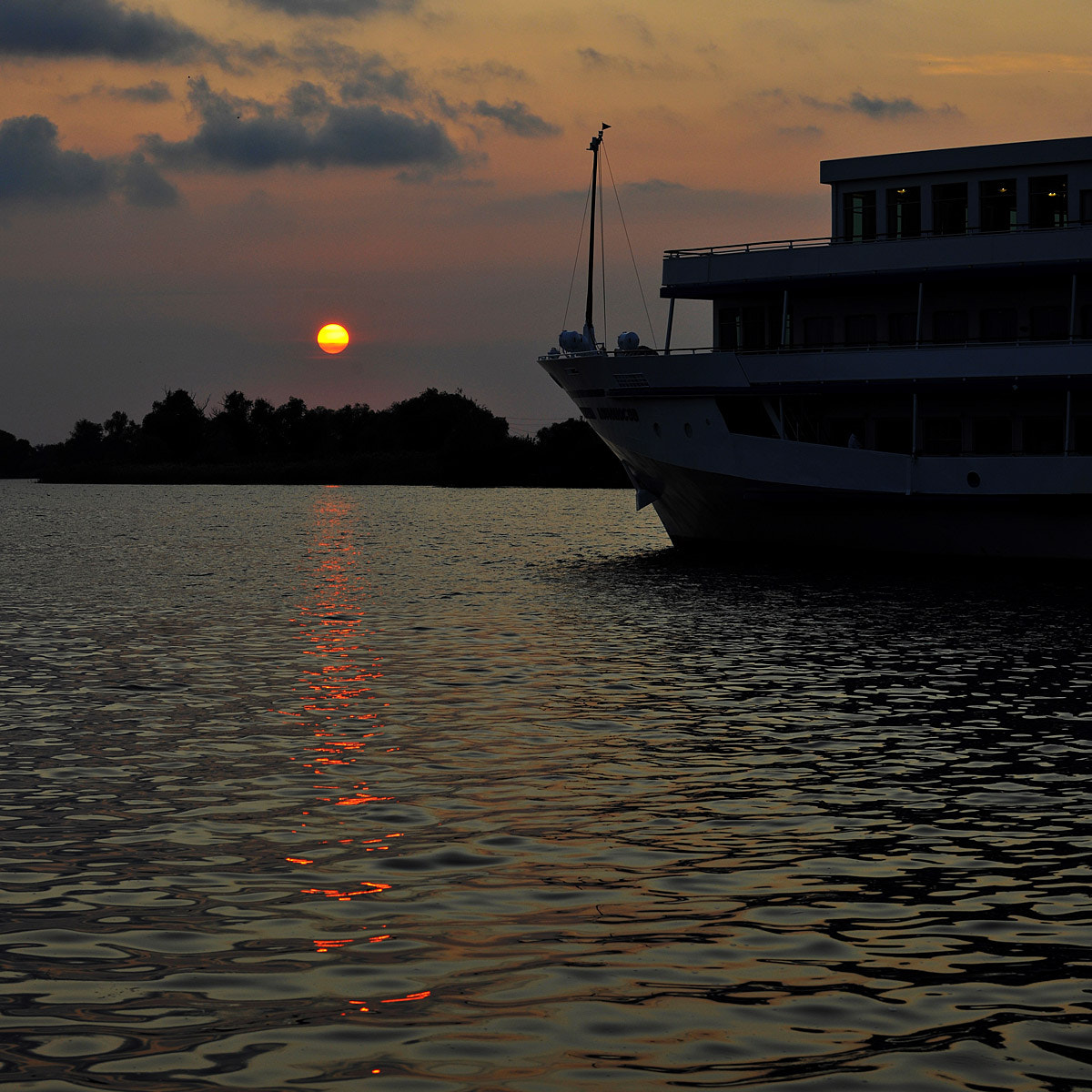 Nikon D3X sample photo. Sunset on the dnieper river ucraina photography