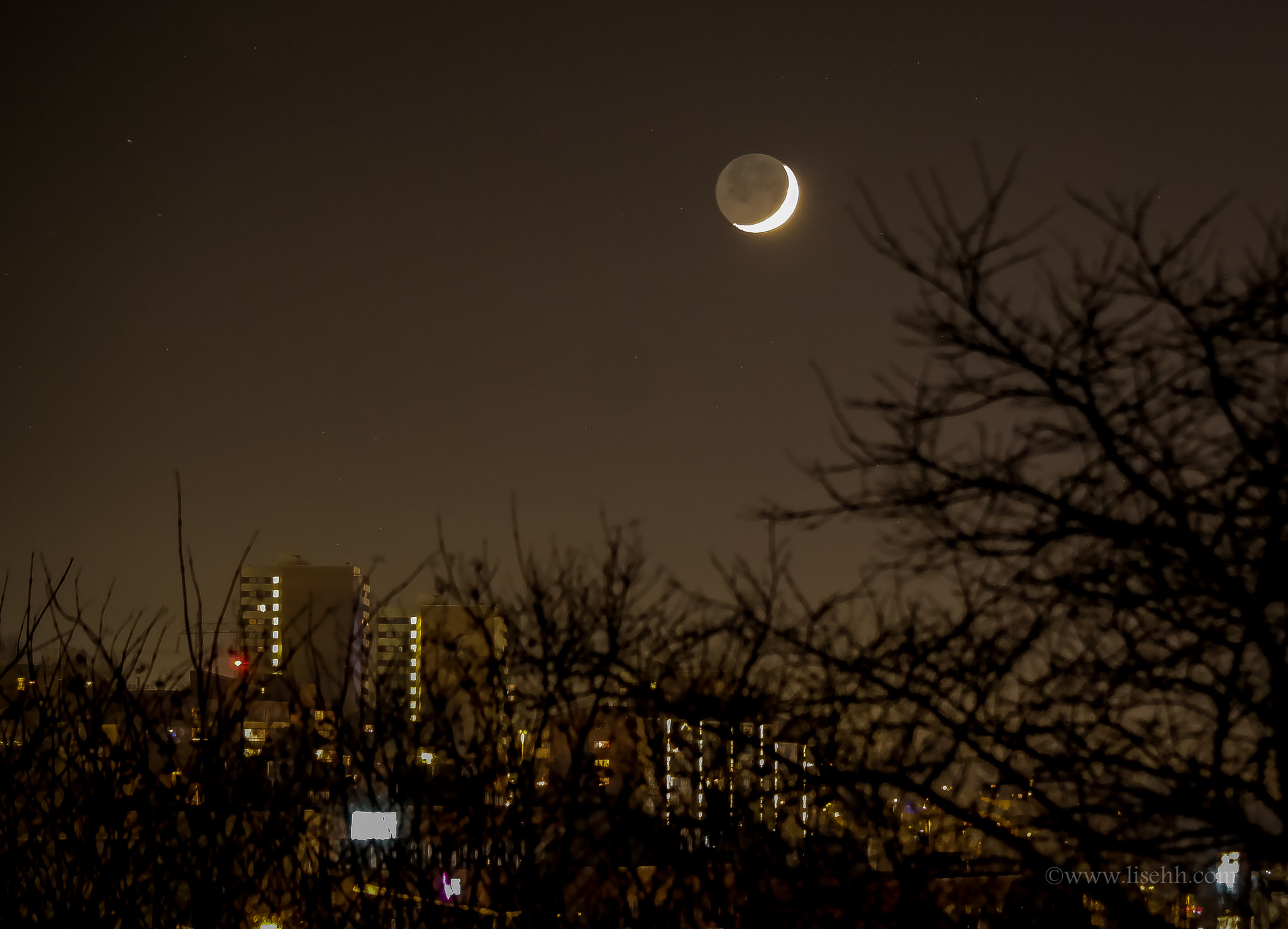 Samsung NX30 + NX 50-200mm F4-5.6 sample photo. Under the moon photography