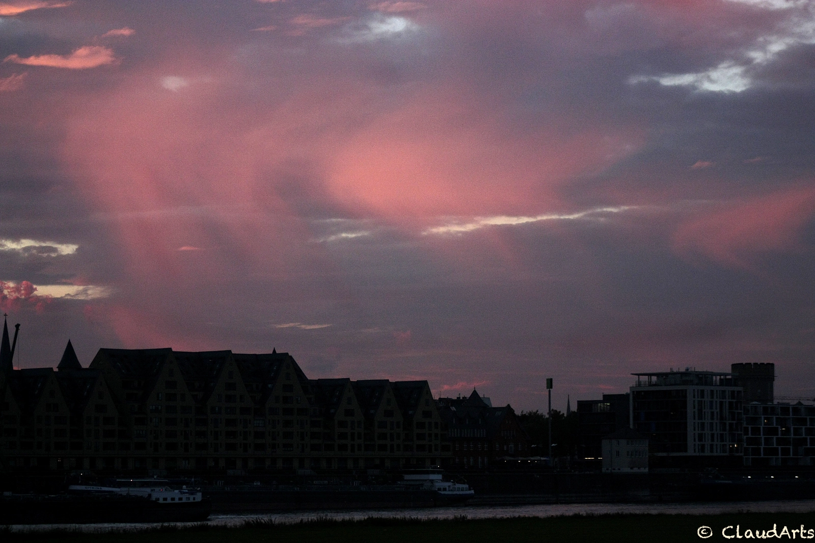Canon EF 75-300mm f/4-5.6 USM sample photo. Koeln clouds photography
