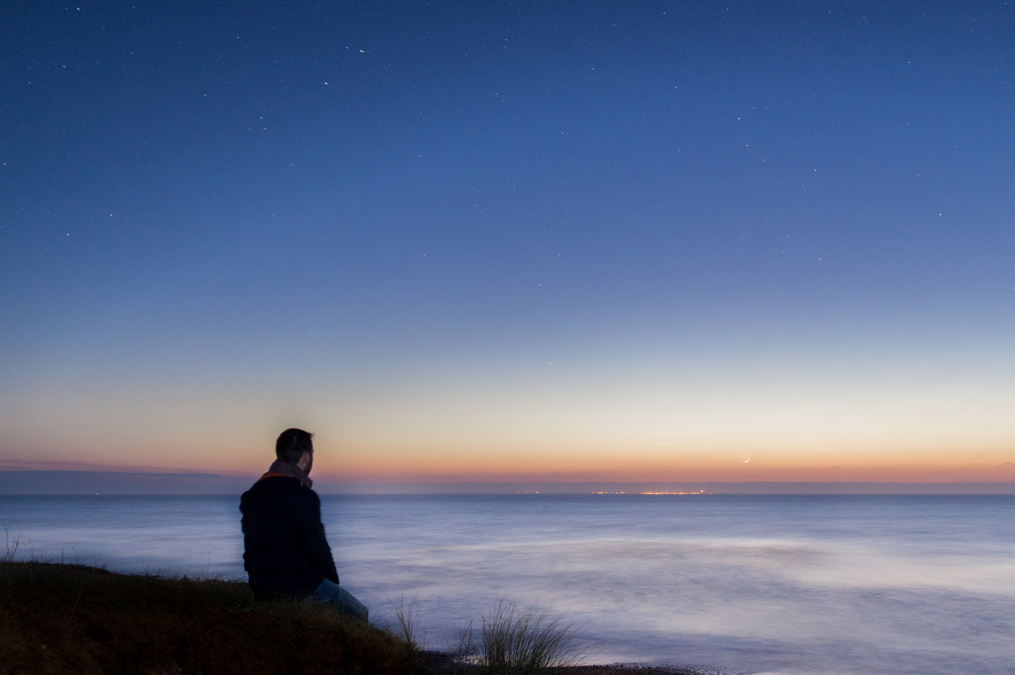 Sony Alpha a5000 (ILCE 5000) + Sigma 19mm F2.8 EX DN sample photo. Waiting to the sun goes down photography