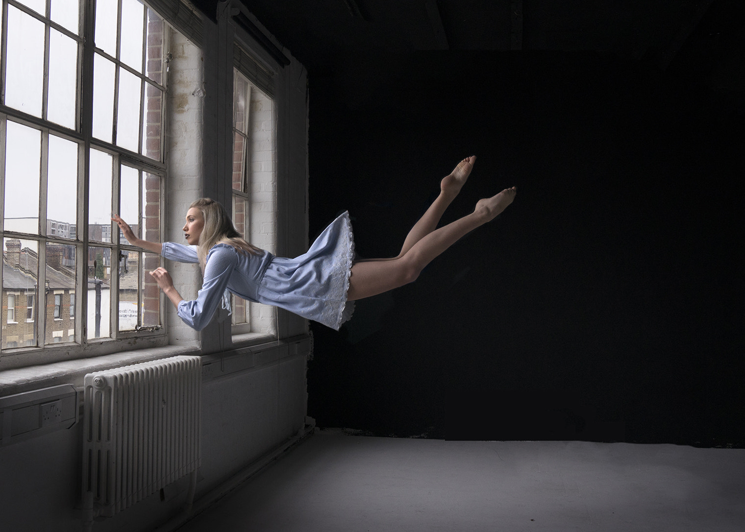 Sony a7R + Sony Vario-Tessar T* E 16-70mm F4 ZA OSS sample photo. Emily levitation crop photography