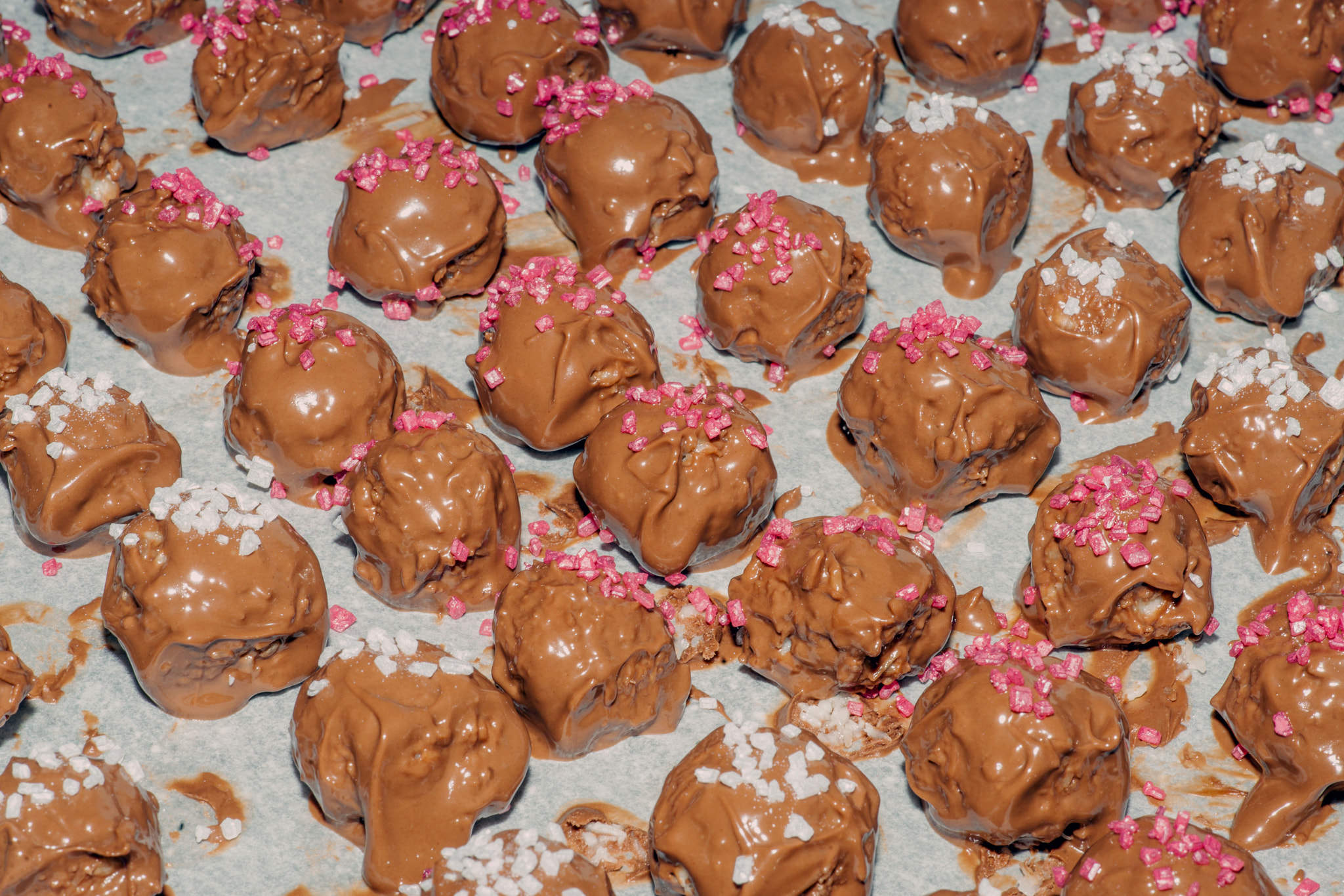 Sony Alpha DSLR-A900 + Minolta AF 100mm F2.8 Macro [New] sample photo. Homemade chocolate confectionary with sugar photography