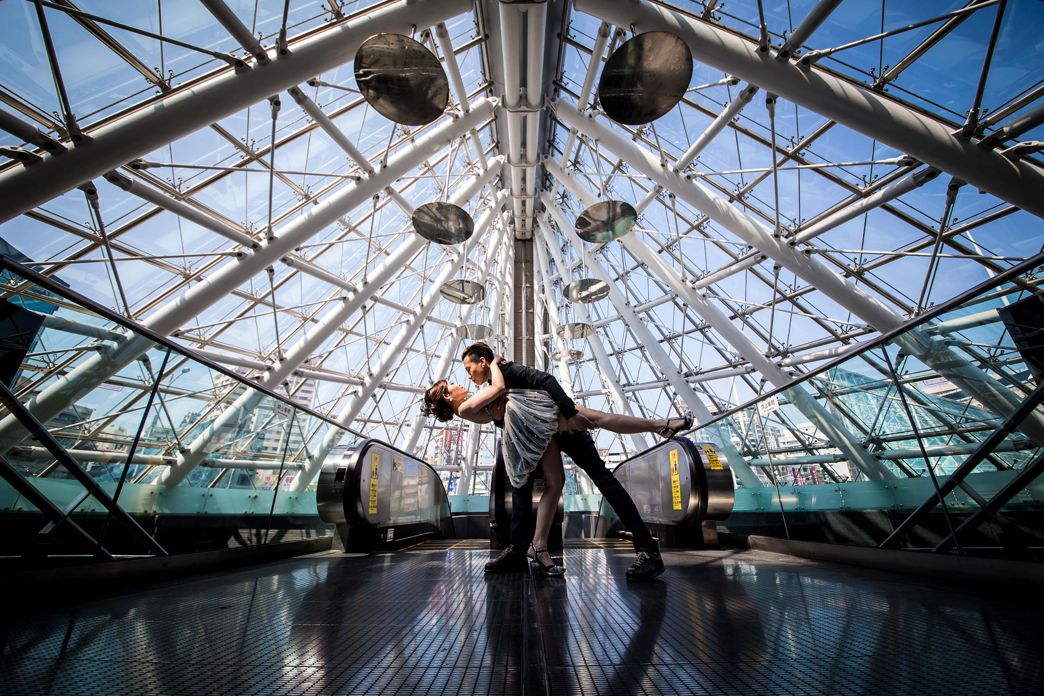 Sigma 12-24mm F4.5-5.6 II DG HSM sample photo. Lovely wedding photography