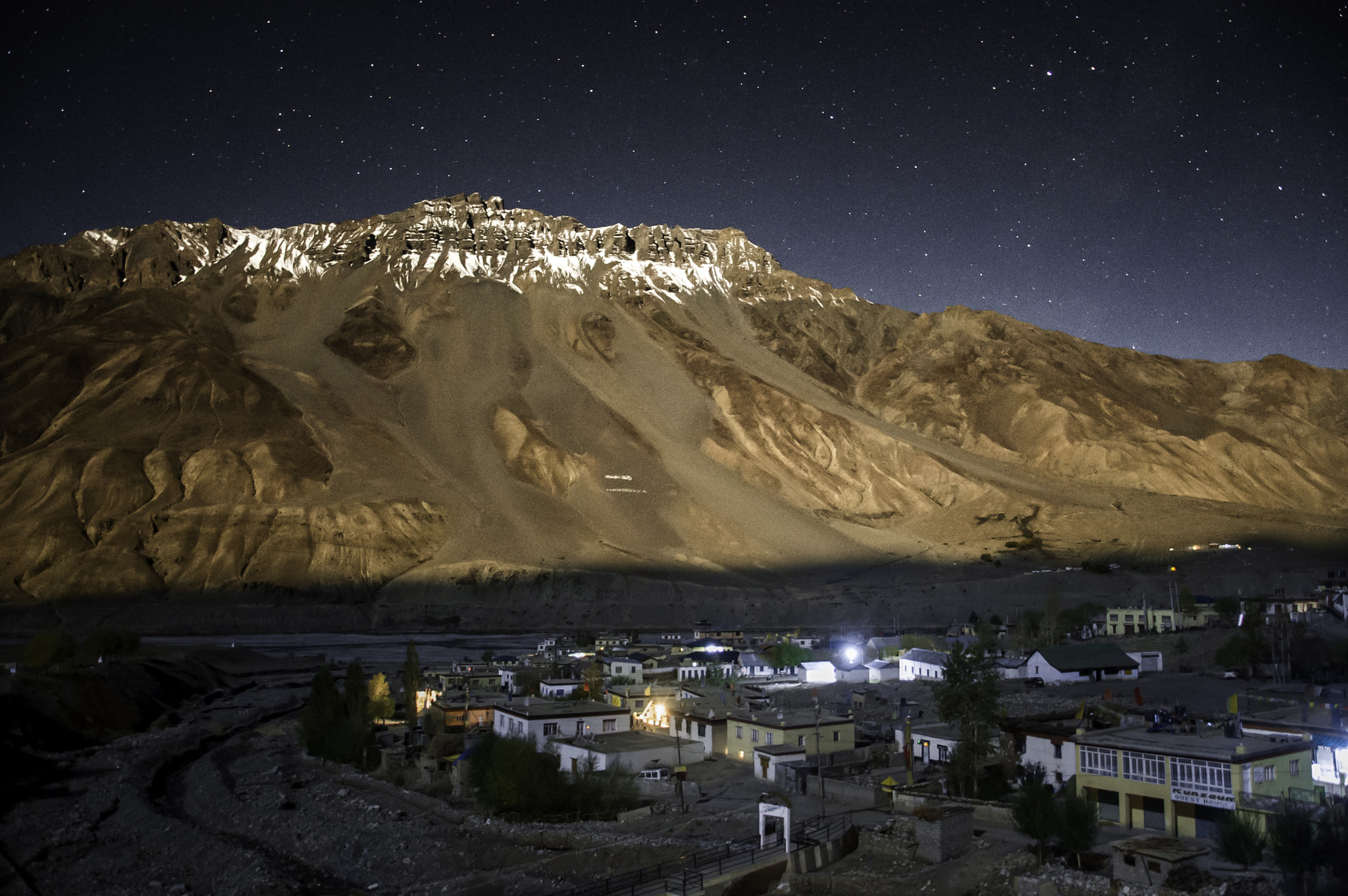 Nikon D4S + Nikon AF-S DX Nikkor 18-105mm F3.5-5.6G ED VR sample photo. Kaza - a village in the himalayas photography