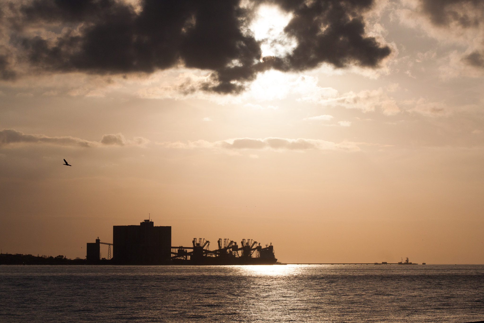Canon EF 55-200mm F4.5-5.6 II USM sample photo. Lisbon sunset over tagus river photography