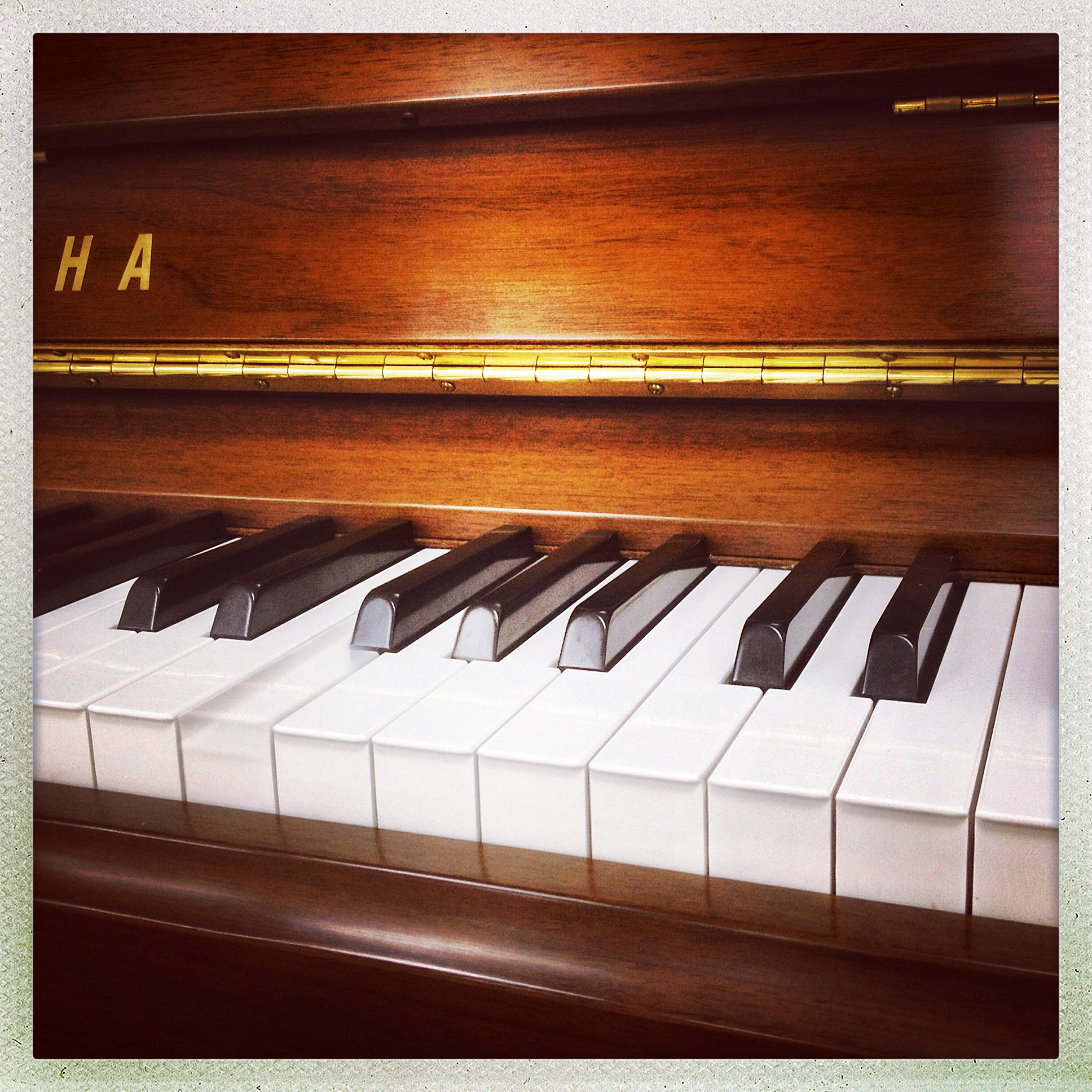 Hipstamatic 278 sample photo. Player piano photography