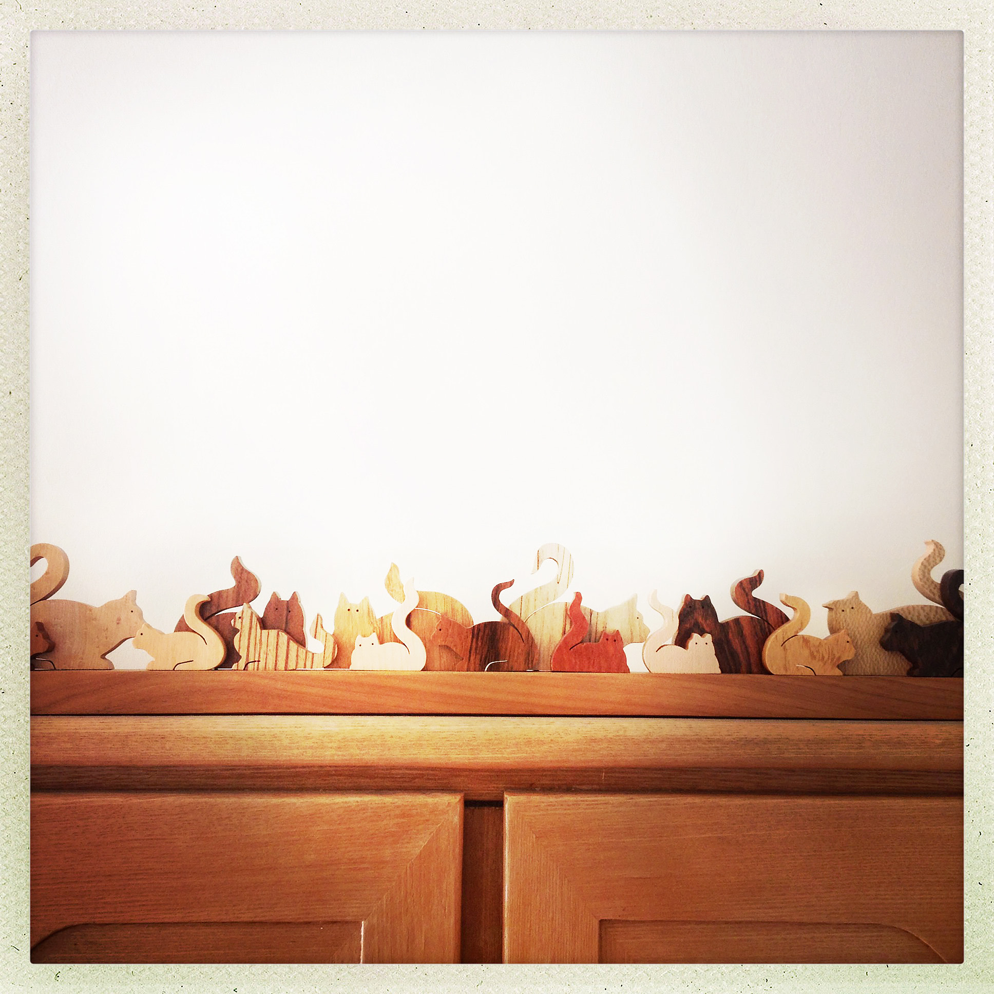 Hipstamatic 278 sample photo. Wooden kittens photography