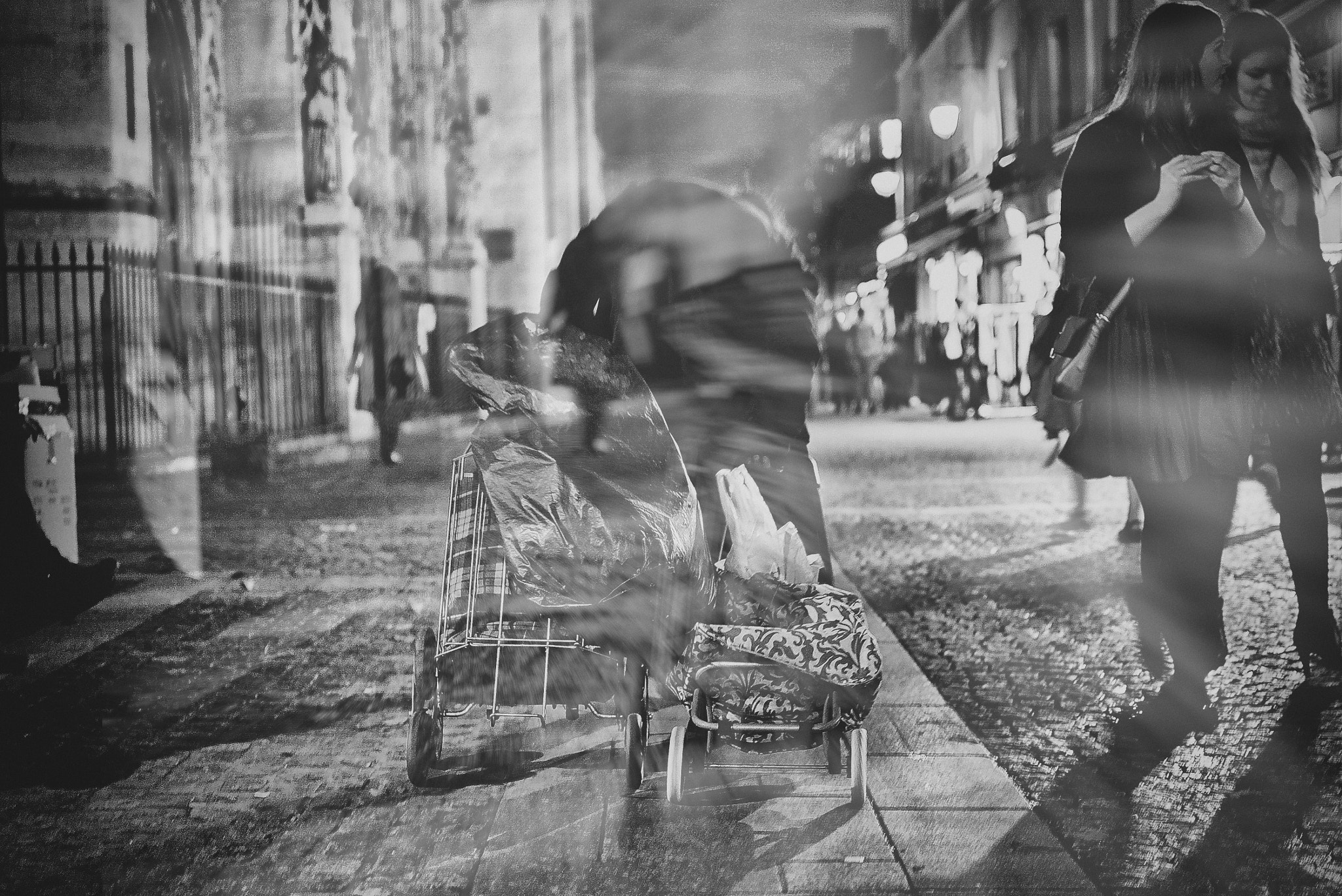 Nikon D7100 + Sigma 24mm F1.8 EX DG Aspherical Macro sample photo. Passing a ghost photography