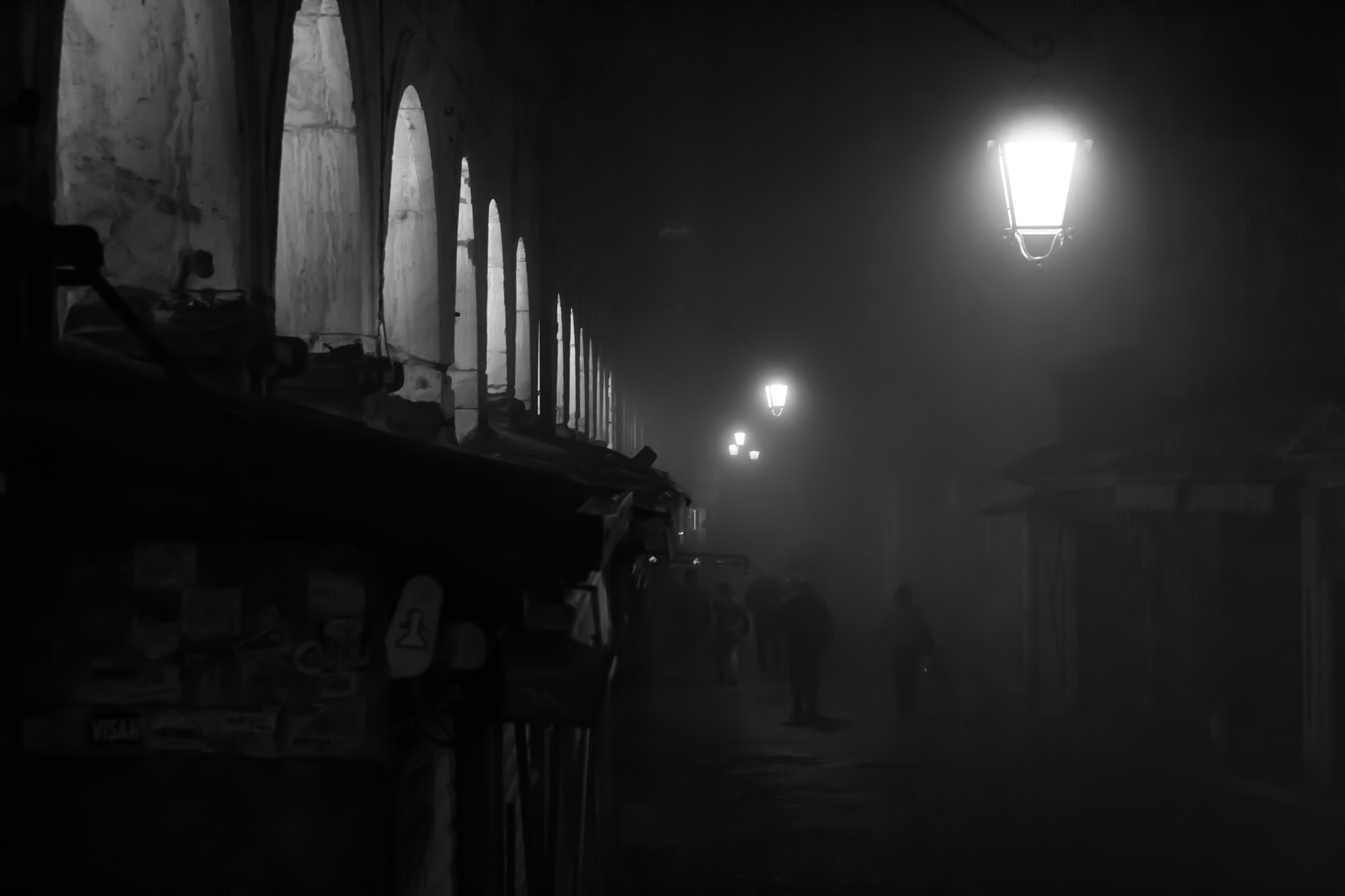 Canon EOS 1000D (EOS Digital Rebel XS / EOS Kiss F) sample photo. Fog in rialto photography