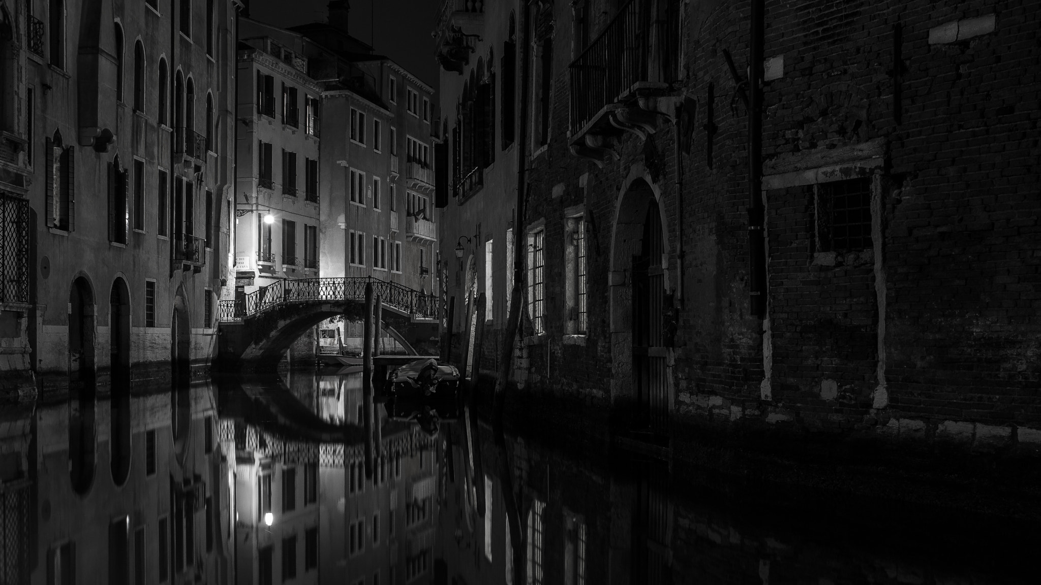 Canon EOS 1000D (EOS Digital Rebel XS / EOS Kiss F) sample photo. Mirroring canal photography