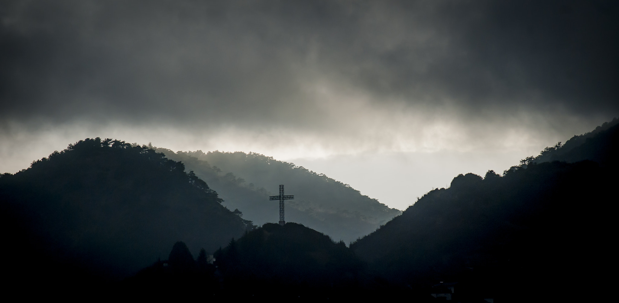 AF-S Zoom-Nikkor 80-200mm f/2.8D IF-ED sample photo. Cross on strumica hill photography
