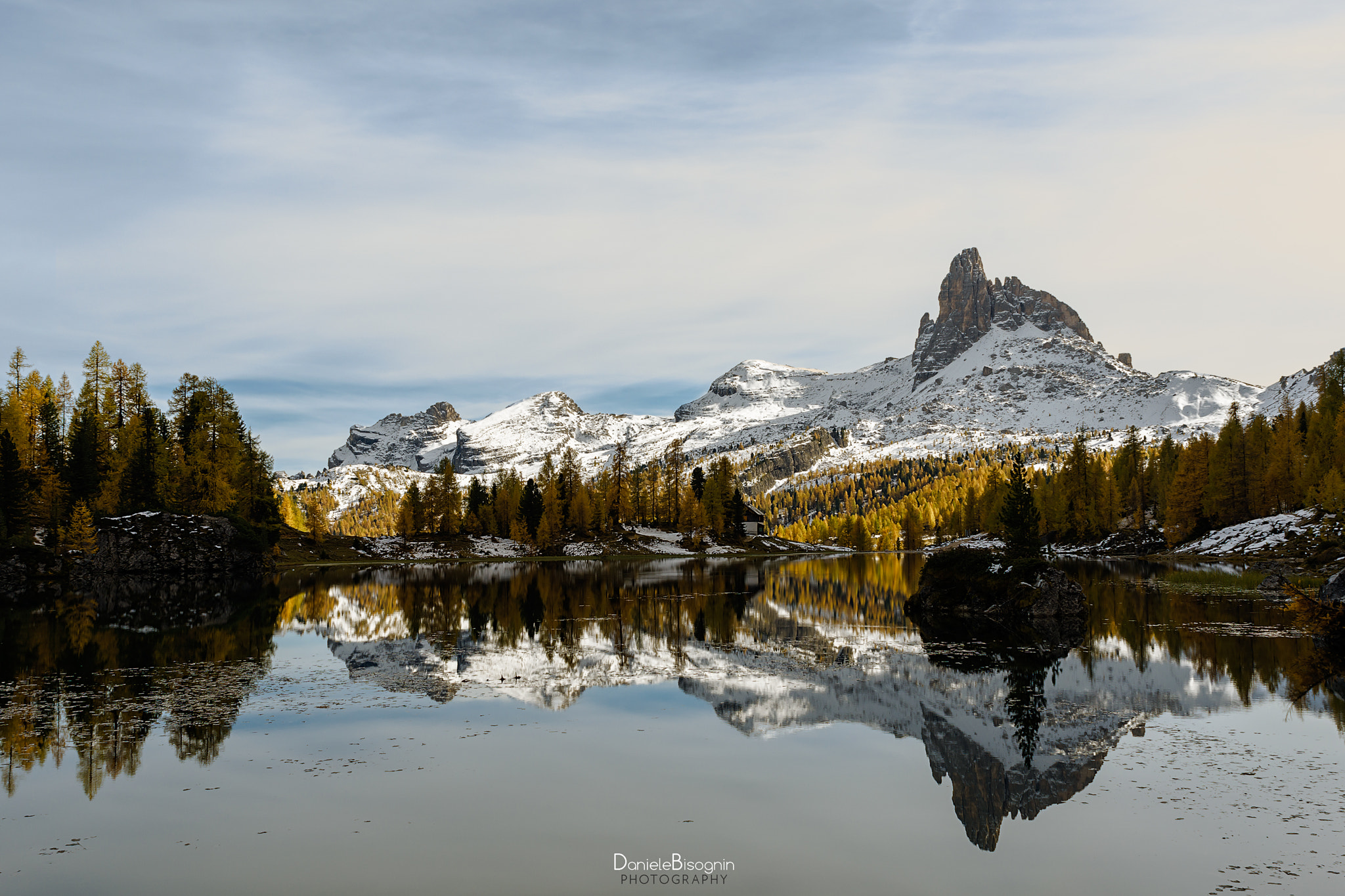 Nikon D7000 + Nikon AF Nikkor 24mm F2.8D sample photo. The peak on the lake photography