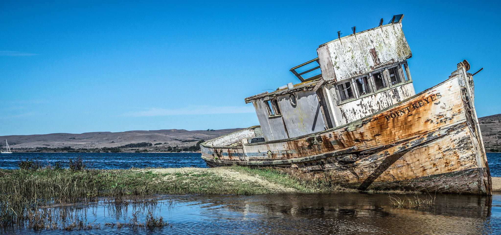 Sony DT 16-105mm F3.5-5.6 sample photo. Shipwreck photography
