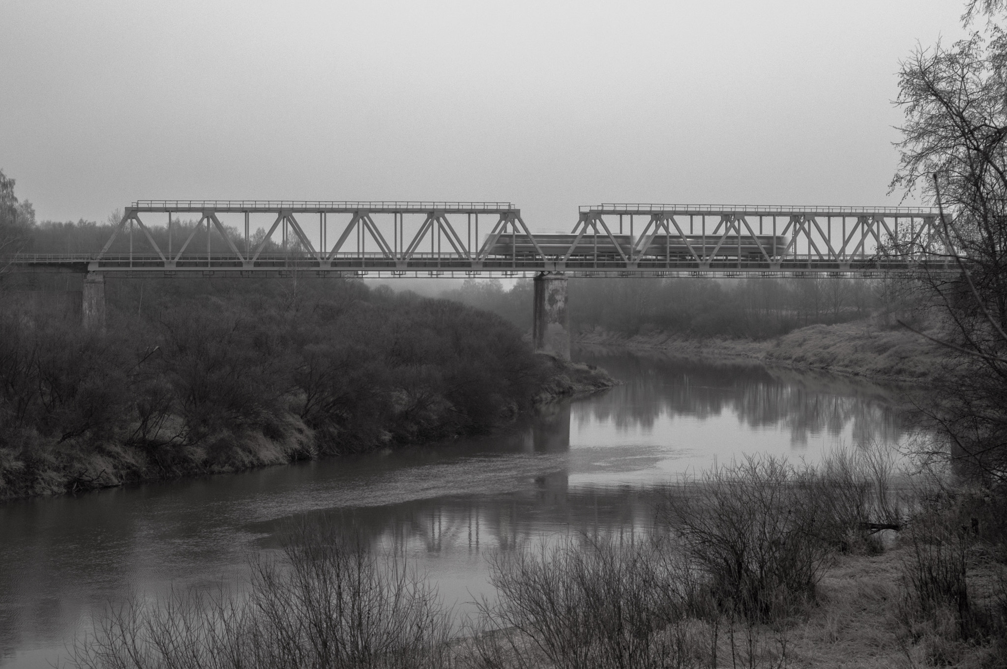 Sony Alpha DSLR-A580 + 35-70mm F4 sample photo. Last train photography