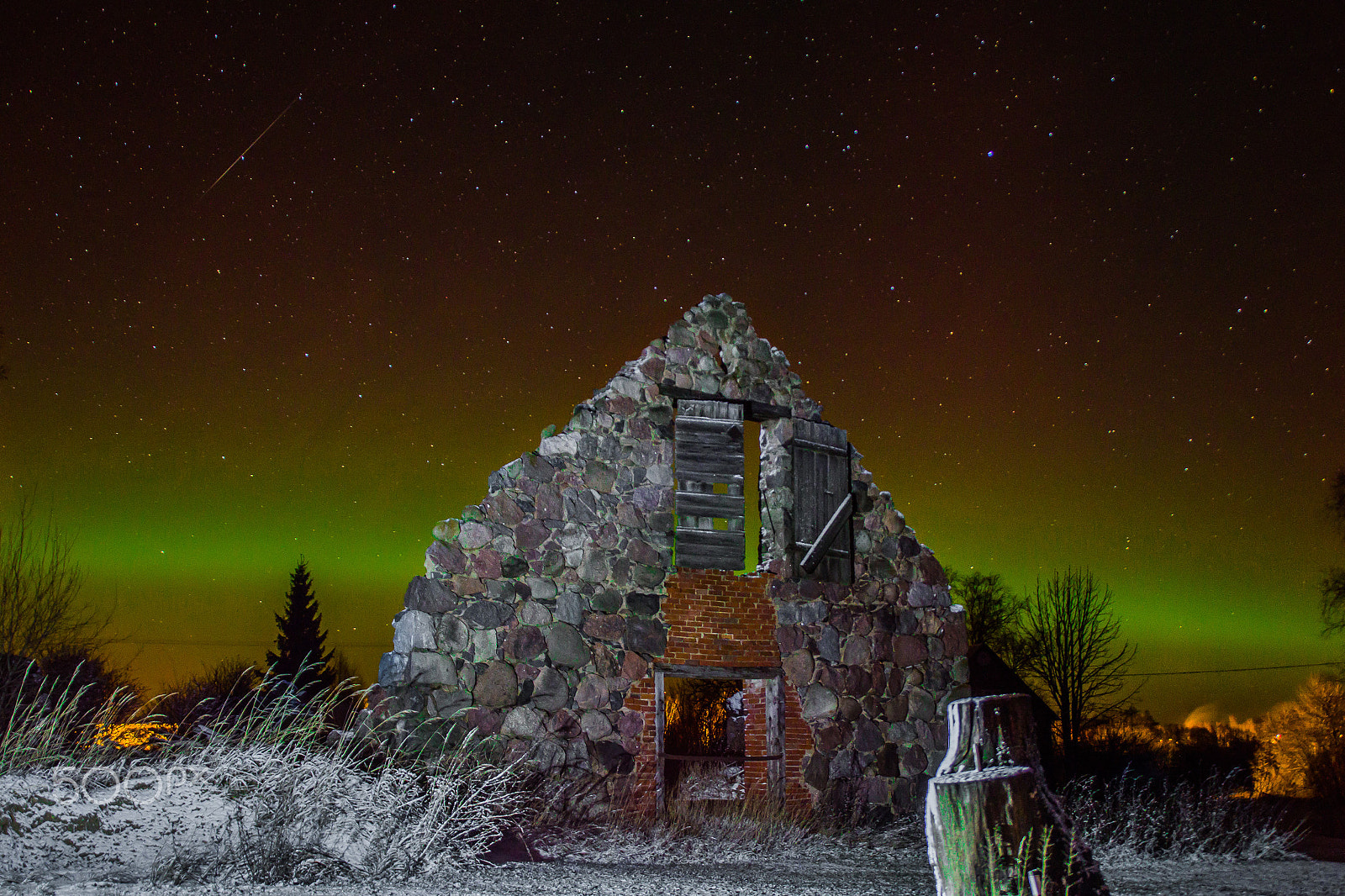 Pentax K-S1 sample photo. Northern lights in estonia with faling star photography