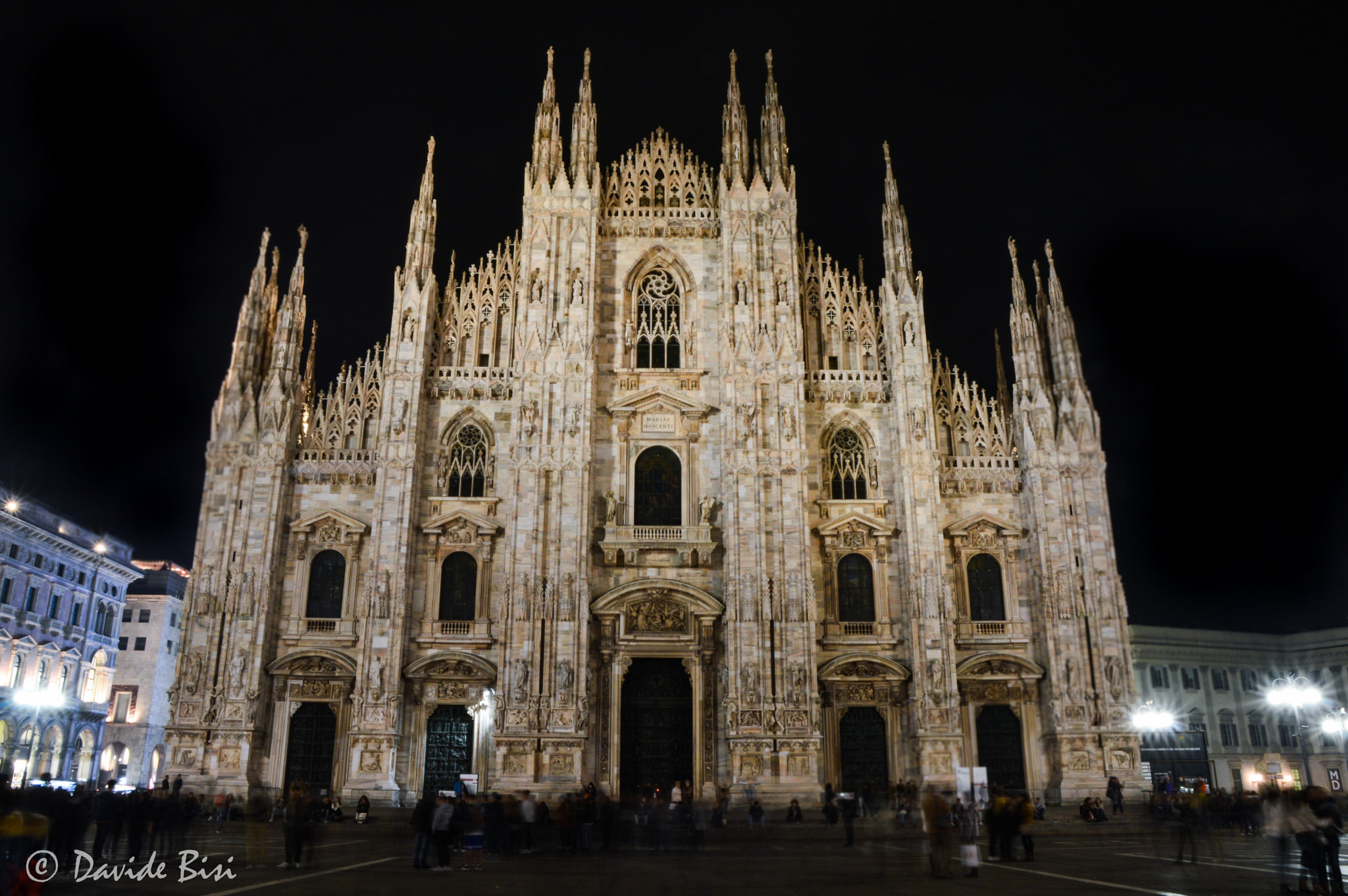 Sigma 17-70mm F2.8-4 DC Macro OS HSM | C sample photo. Duomo di milano by night photography
