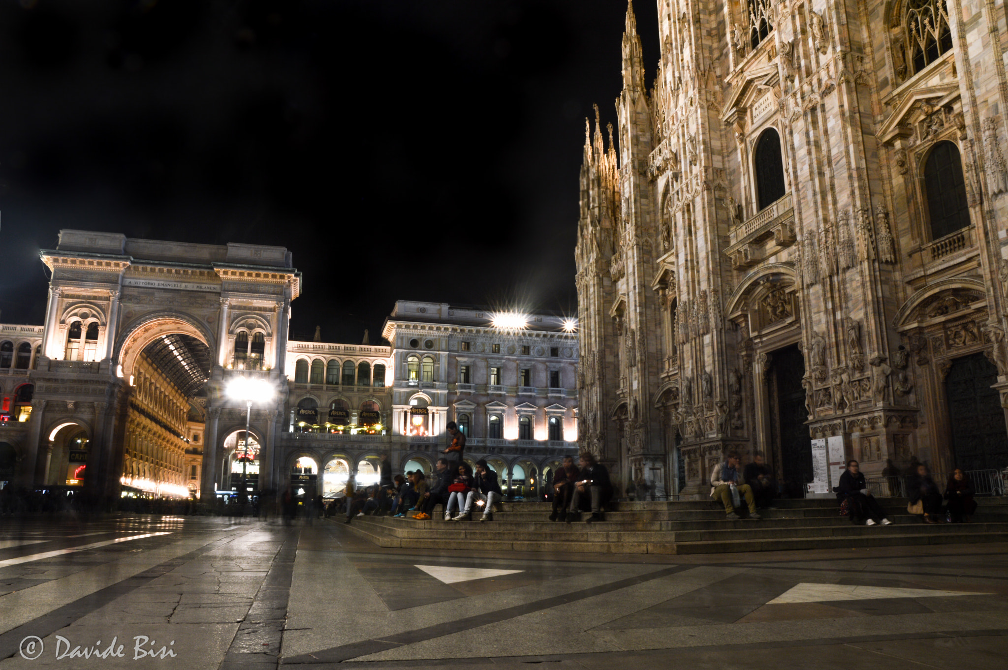Nikon D3200 + Sigma 17-70mm F2.8-4 DC Macro OS HSM | C sample photo. Duomo di milano by night photography