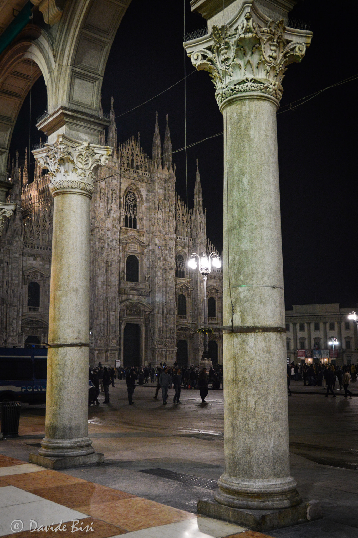 Nikon D3200 + Sigma 17-70mm F2.8-4 DC Macro OS HSM | C sample photo. Duomo di milano by night photography
