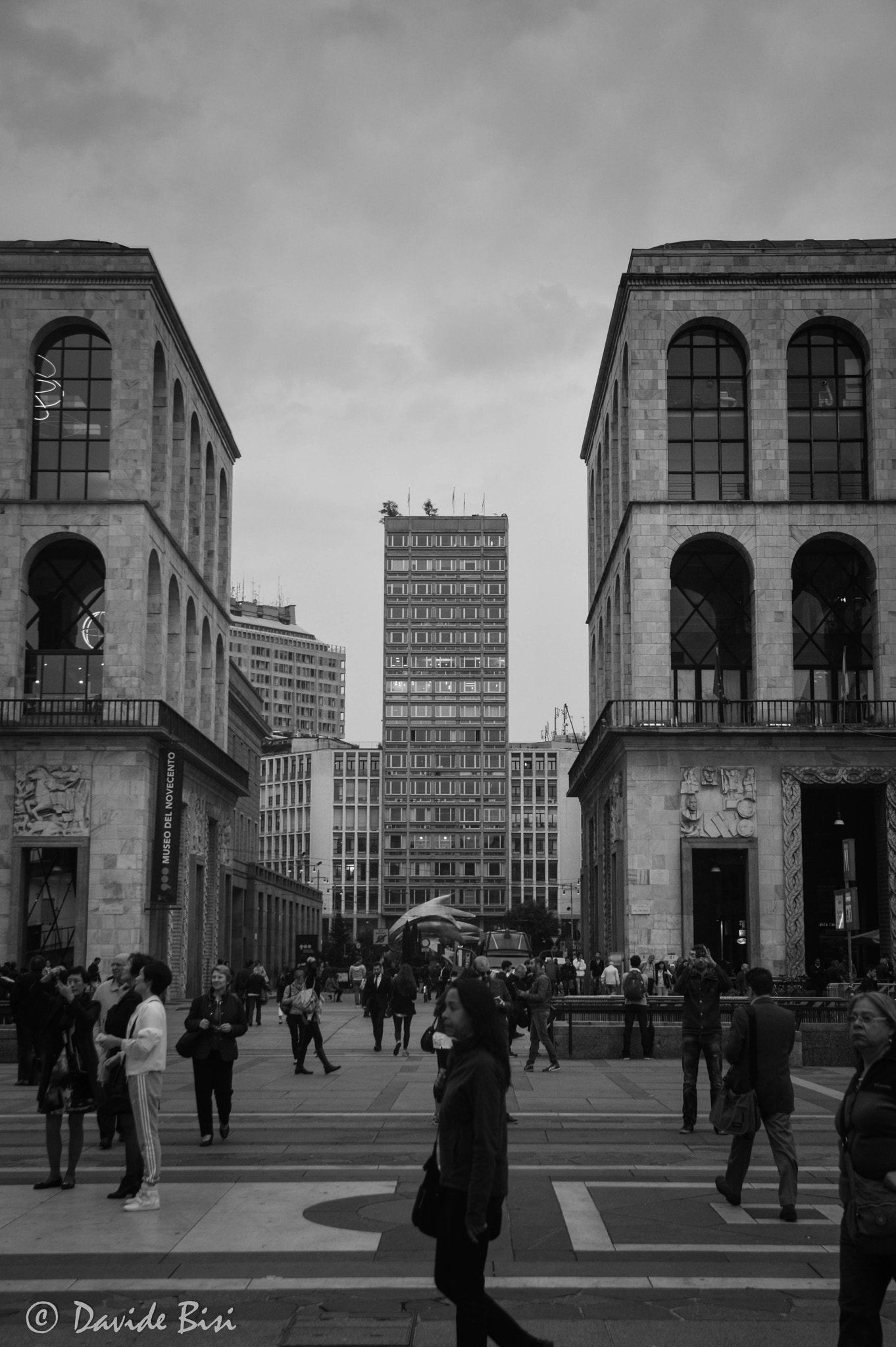 Sigma 17-70mm F2.8-4 DC Macro OS HSM | C sample photo. Black and white milan photography