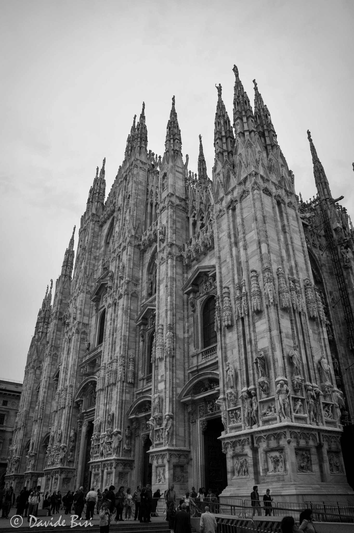 Sigma 17-70mm F2.8-4 DC Macro OS HSM | C sample photo. Black and white milan photography