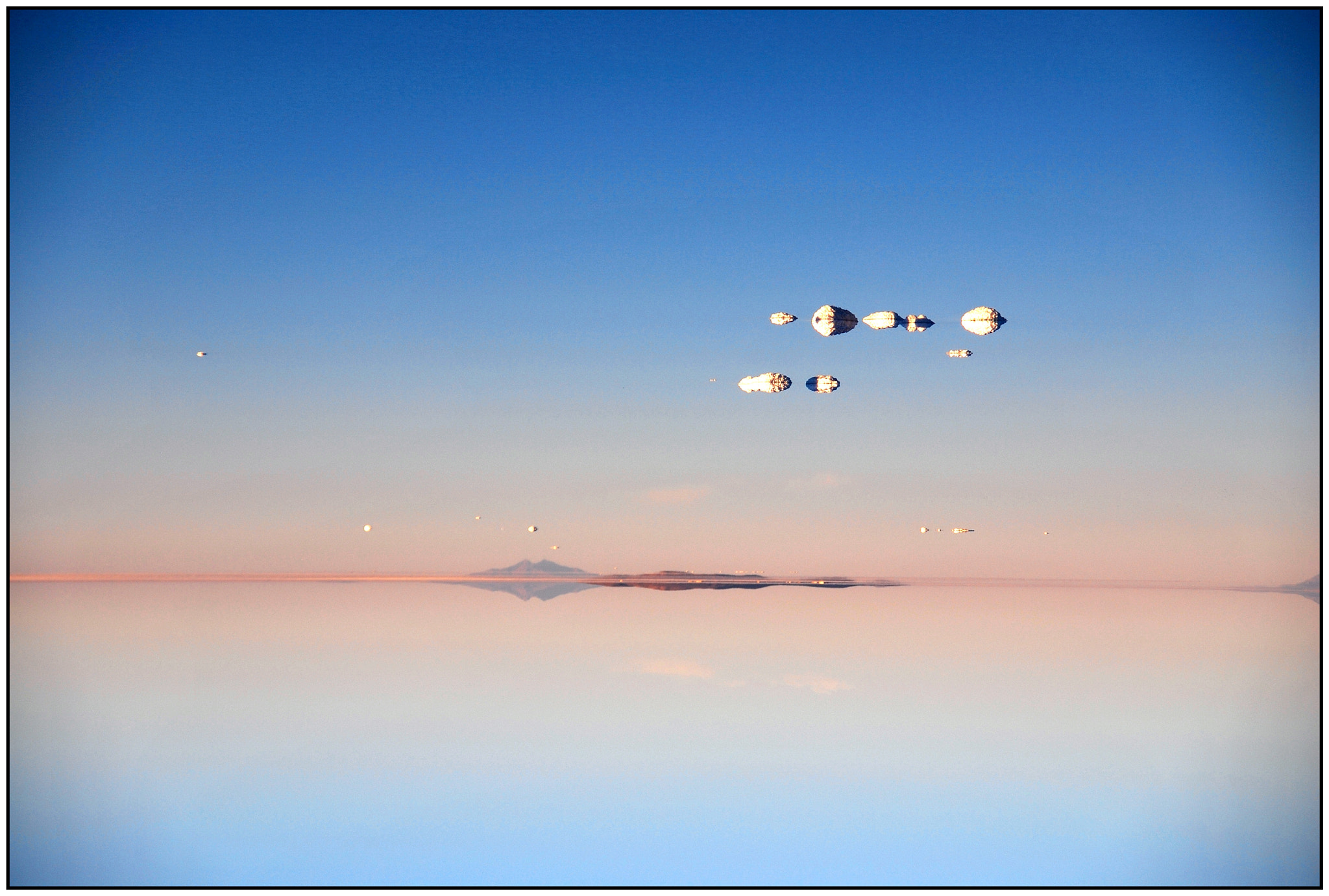 Nikon D60 + Sigma 18-200mm F3.5-6.3 DC sample photo. Salar de uyuni - bolivia photography