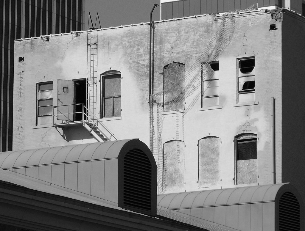 Kodak Z612 ZOOM DIGITAL CAMERA sample photo. Haunted building photography