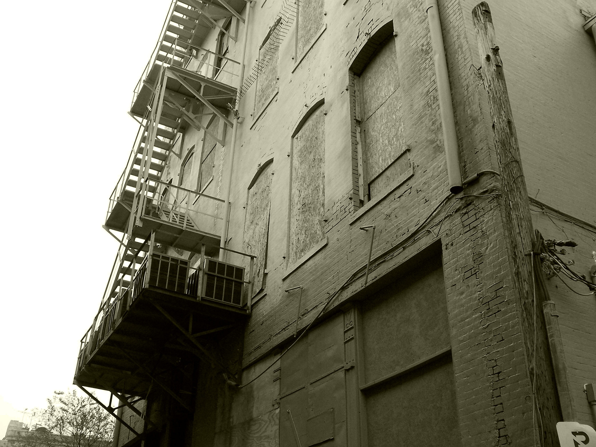 Kodak Z612 ZOOM DIGITAL CAMERA sample photo. Building with a profile photography