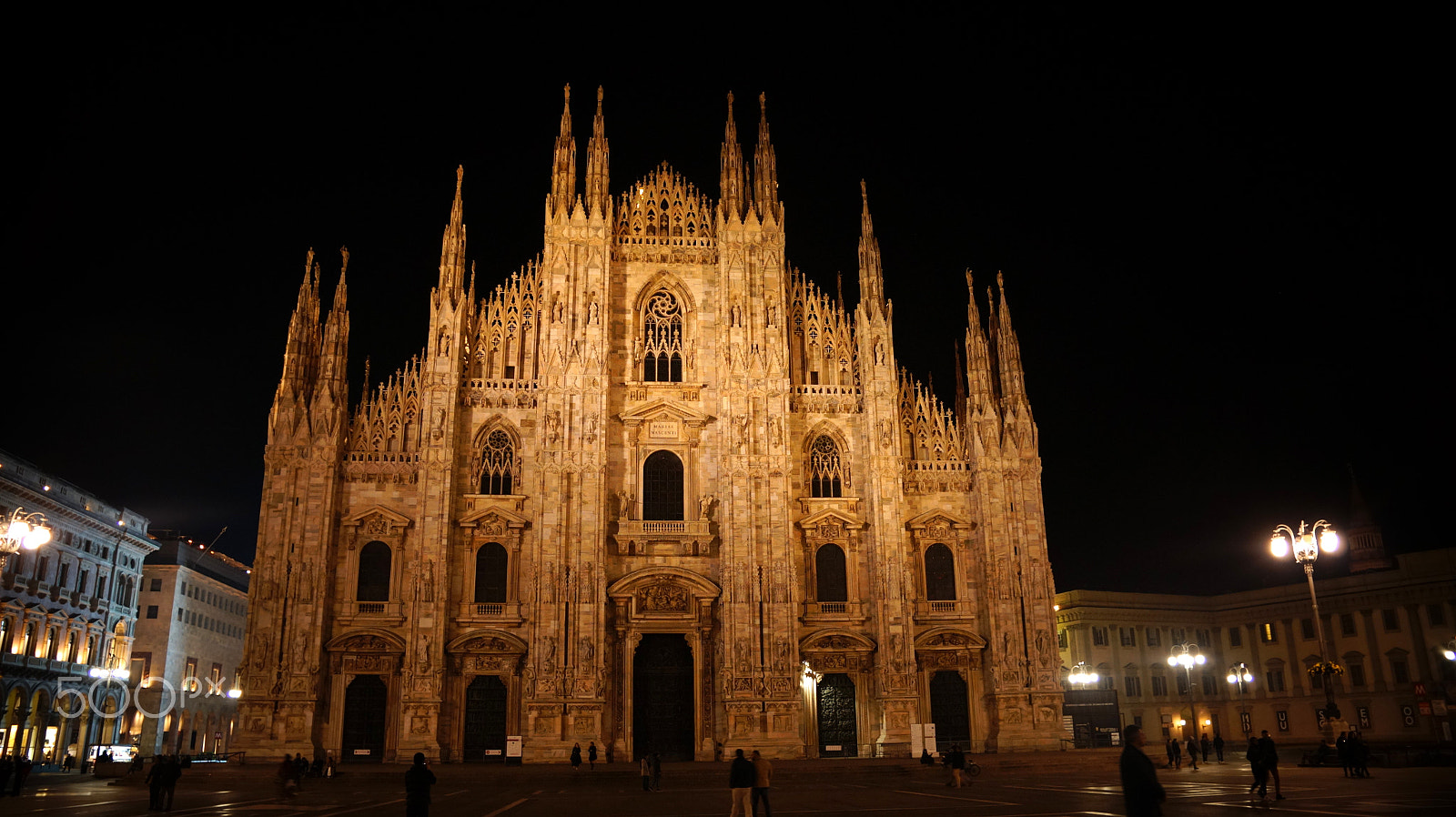 Sony DT 16-105mm F3.5-5.6 sample photo. Cathedral in milano photography
