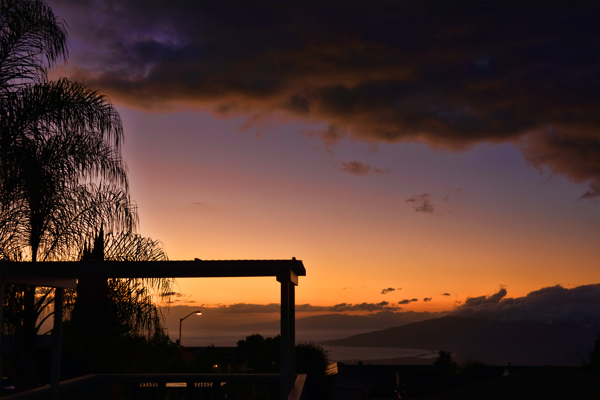 AF Zoom-Nikkor 28-80mm f/3.3-5.6G sample photo. Backyard sunset photography