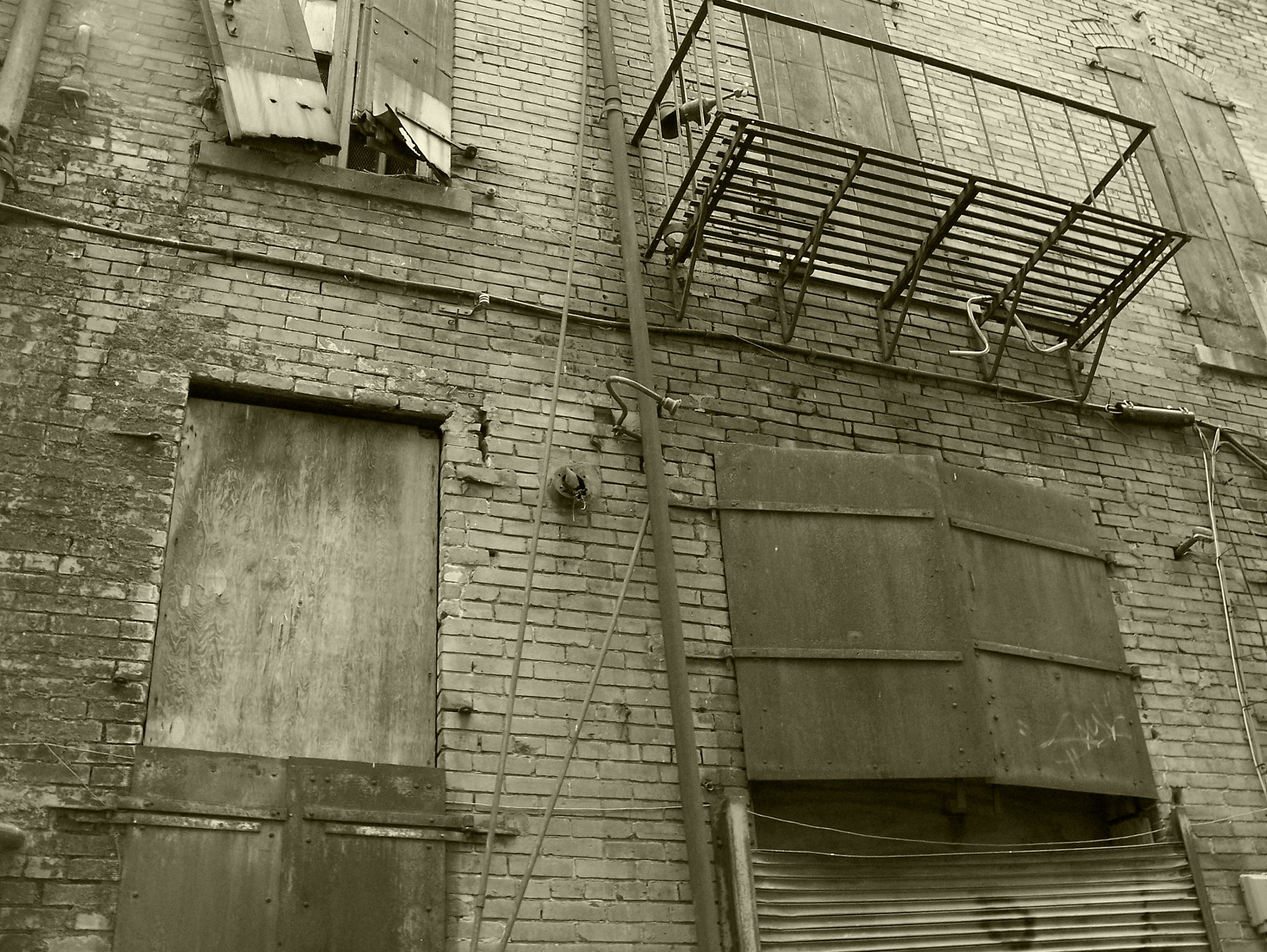 Kodak Z612 ZOOM DIGITAL CAMERA sample photo. Back side of the fulk building photography