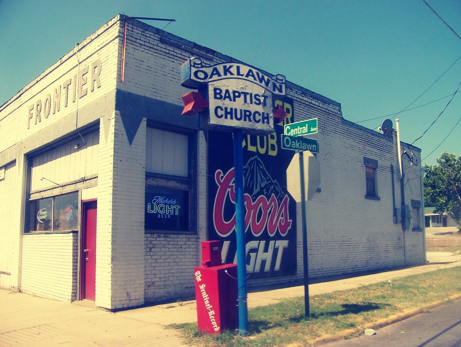 Kodak Z612 ZOOM DIGITAL CAMERA sample photo. Baptist church and coors light photography