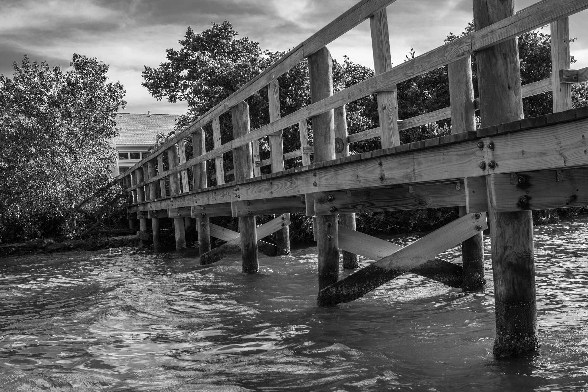 Nikon D7100 + AF Nikkor 28mm f/2.8 sample photo. Old pier photography