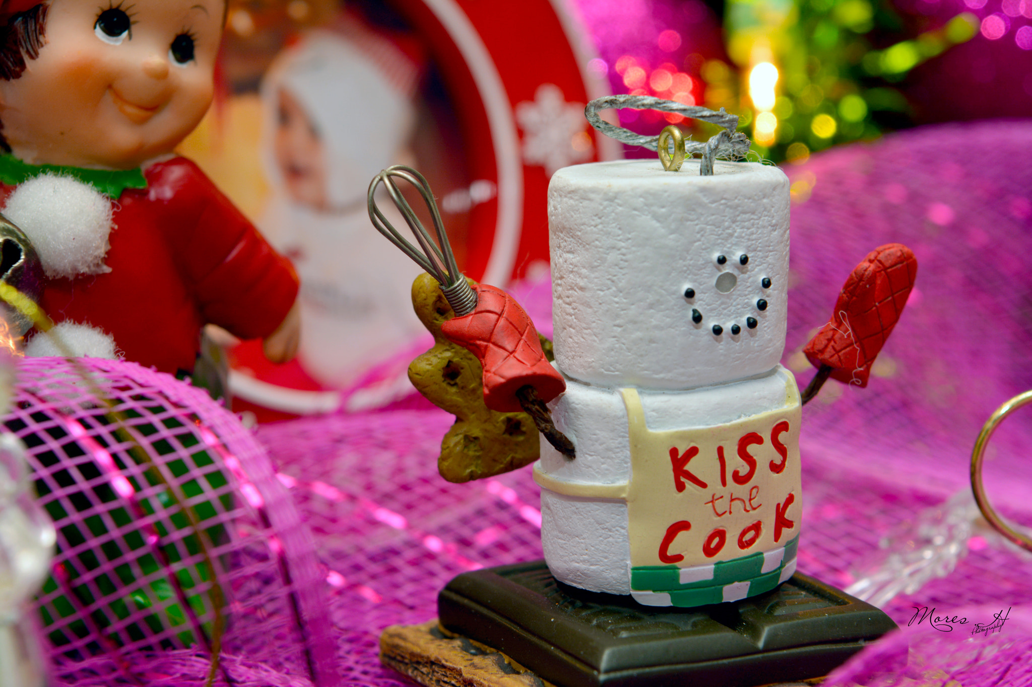 Nikon AF-S Nikkor 24-70mm F2.8E ED VR sample photo. Kiss the cook photography