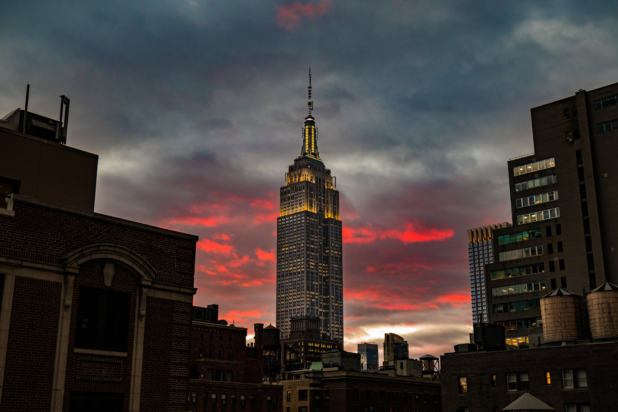 Tamron 18-270mm F3.5-6.3 Di II PZD sample photo. The empire sun sets photography