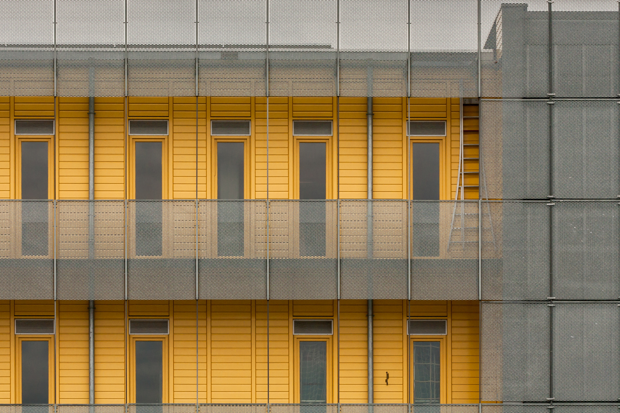 Canon EOS 1000D (EOS Digital Rebel XS / EOS Kiss F) sample photo. "guess what: ...a fire station!" photography