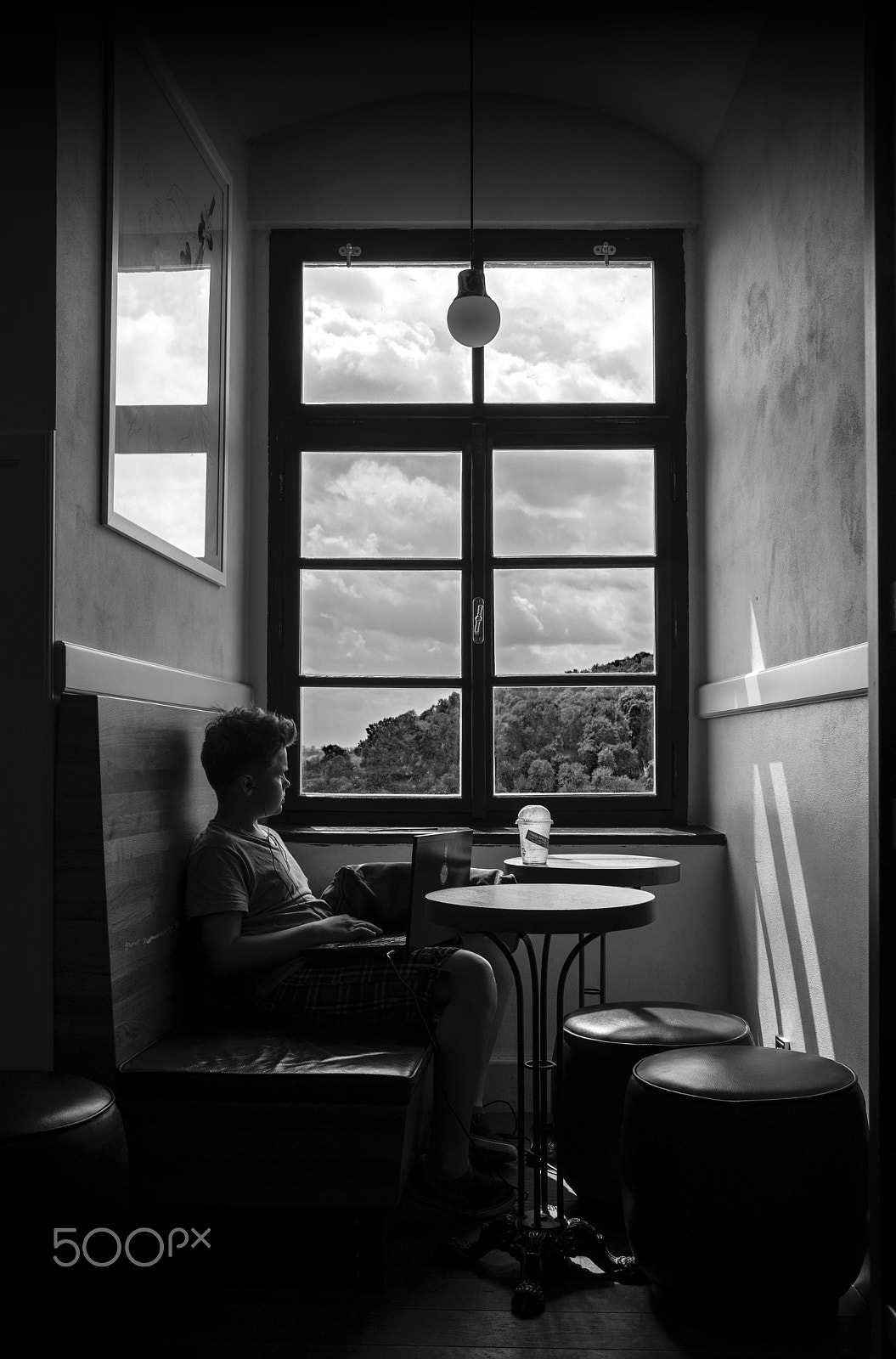Sigma 17-70mm F2.8-4 DC Macro OS HSM | C sample photo. Oltre la finestra photography