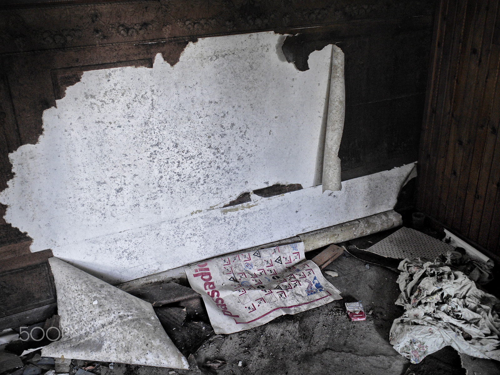 Panasonic Lumix DMC-GH3 + Olympus M.Zuiko Digital 17mm F1.8 sample photo. Abandoned summer school for children photography