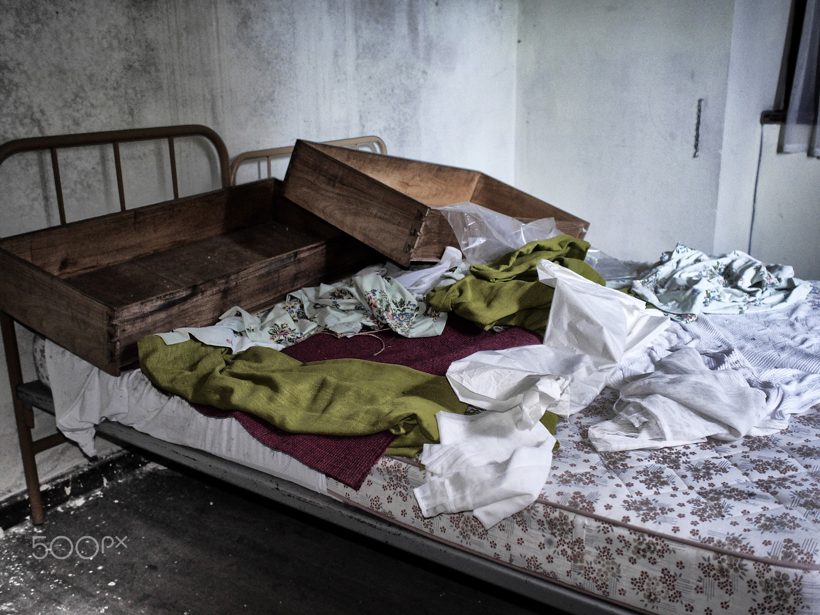 Panasonic Lumix DMC-GH3 + Olympus M.Zuiko Digital 17mm F1.8 sample photo. Abandoned summer school for children photography