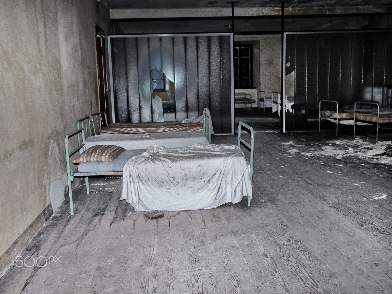 Panasonic Lumix DMC-GH3 + Olympus M.Zuiko Digital 17mm F1.8 sample photo. Abandoned summer school for children photography