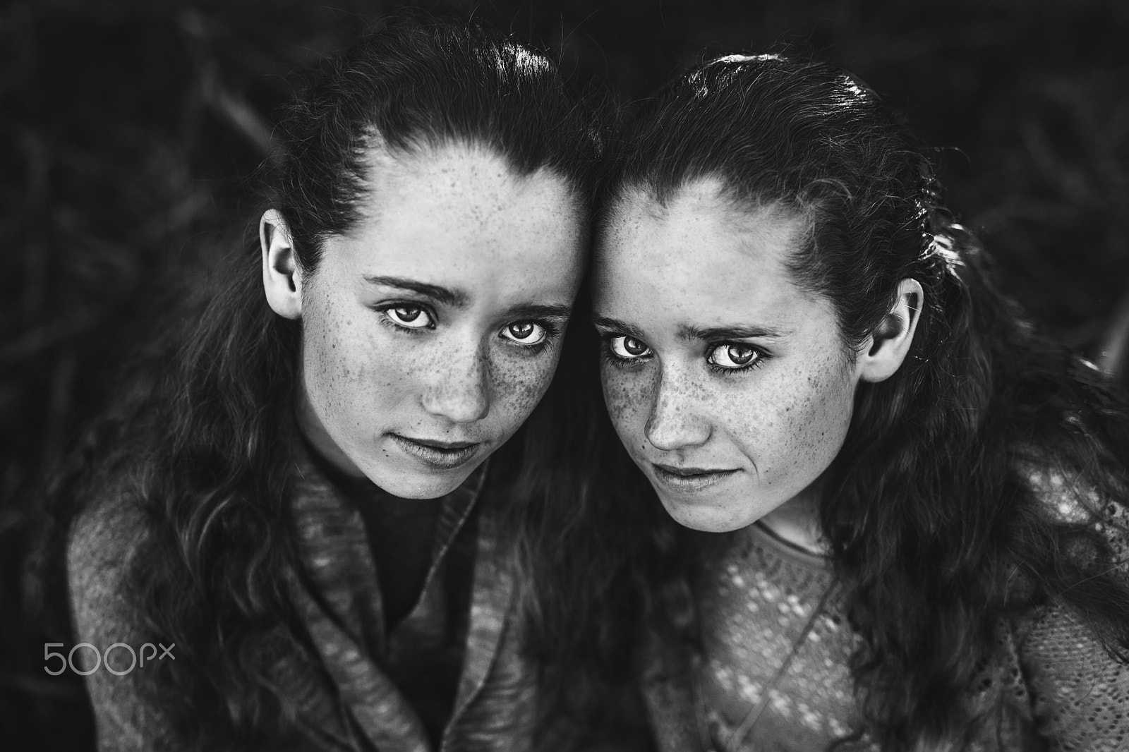 ZEISS Milvus 50mm F1.4 sample photo. Freckled sisters photography